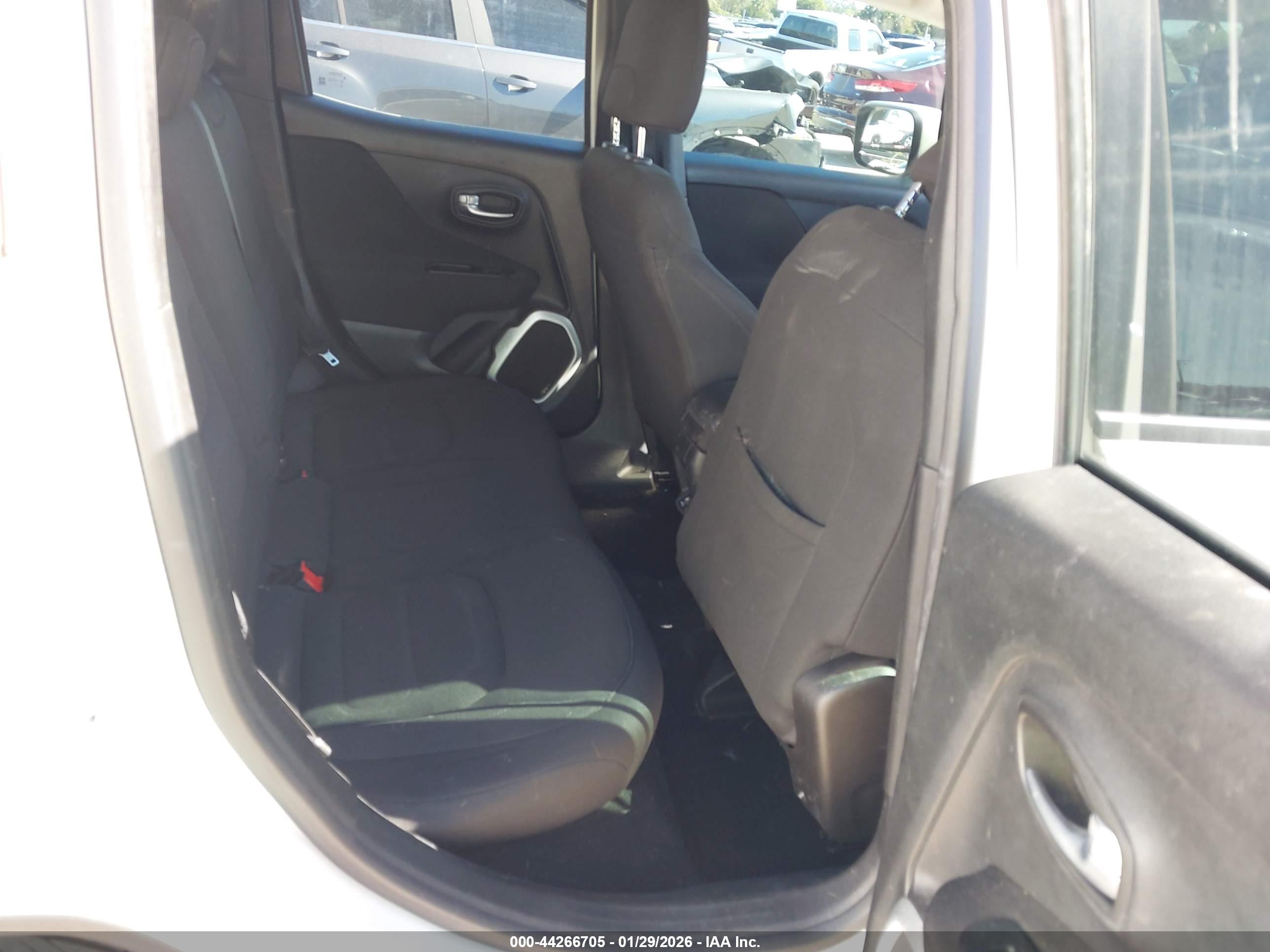 JEEP RENEGADE image 8