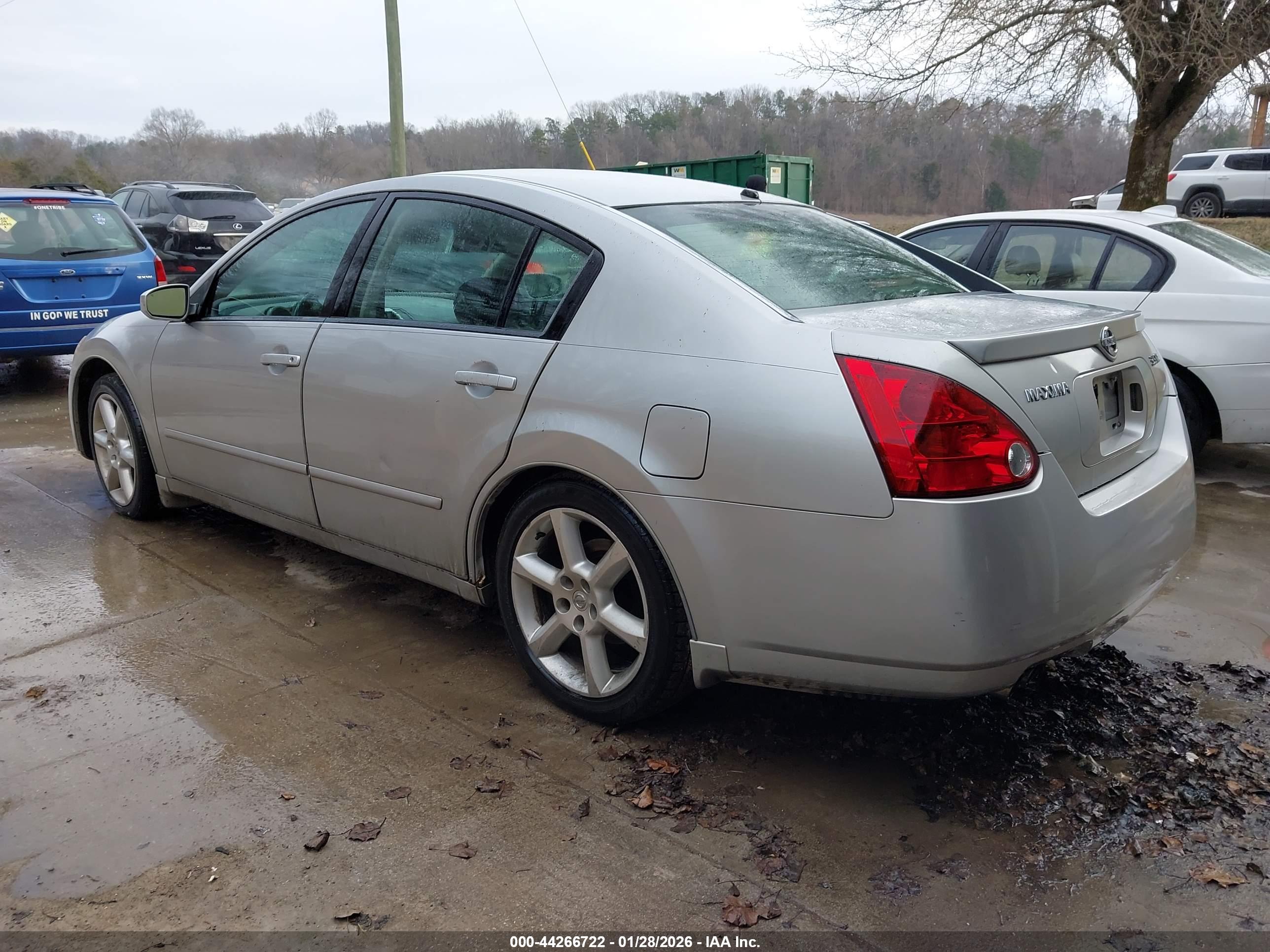 NISSAN MAXIMA image 3