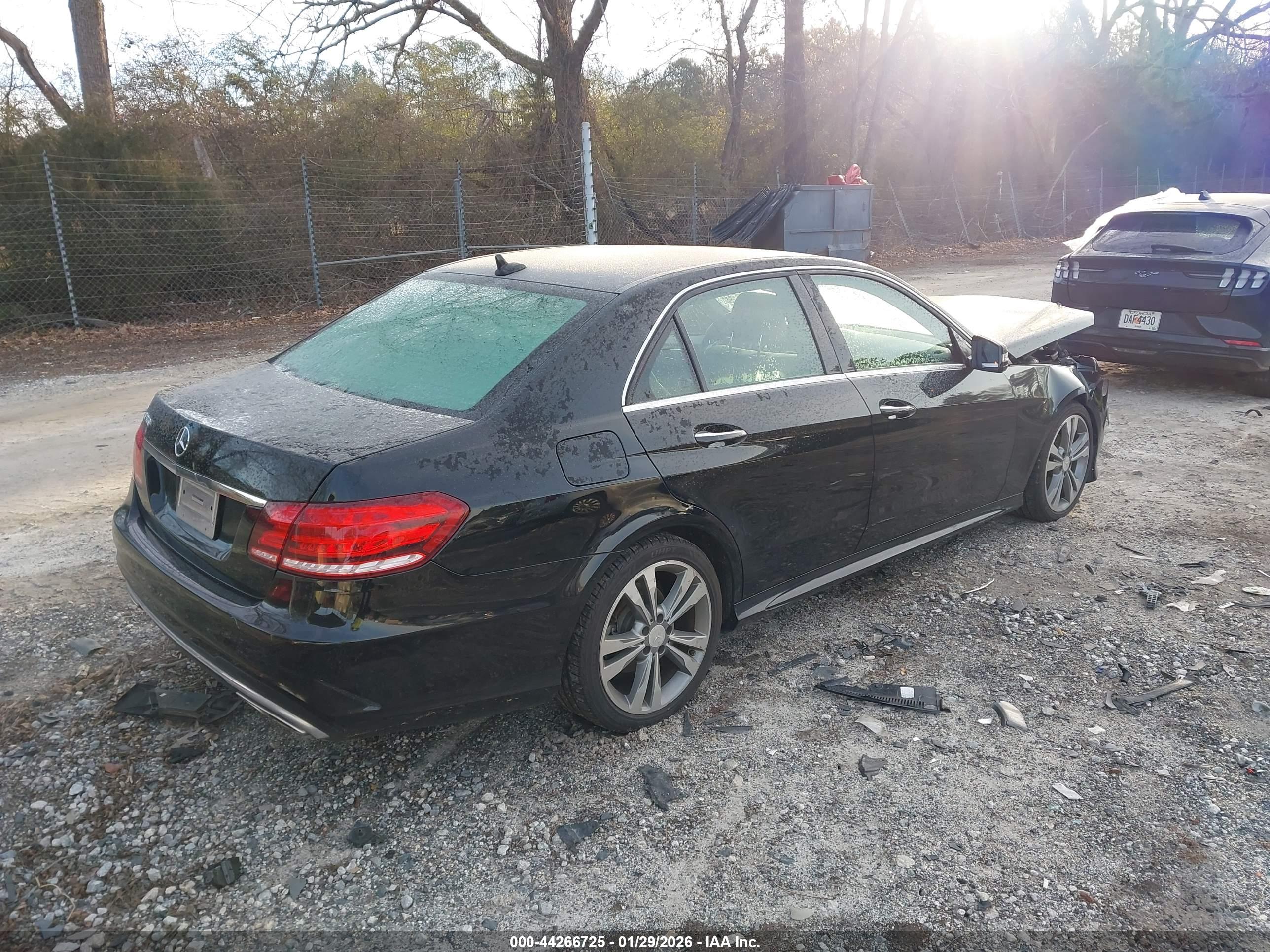 MERCEDES-BENZ E image 4