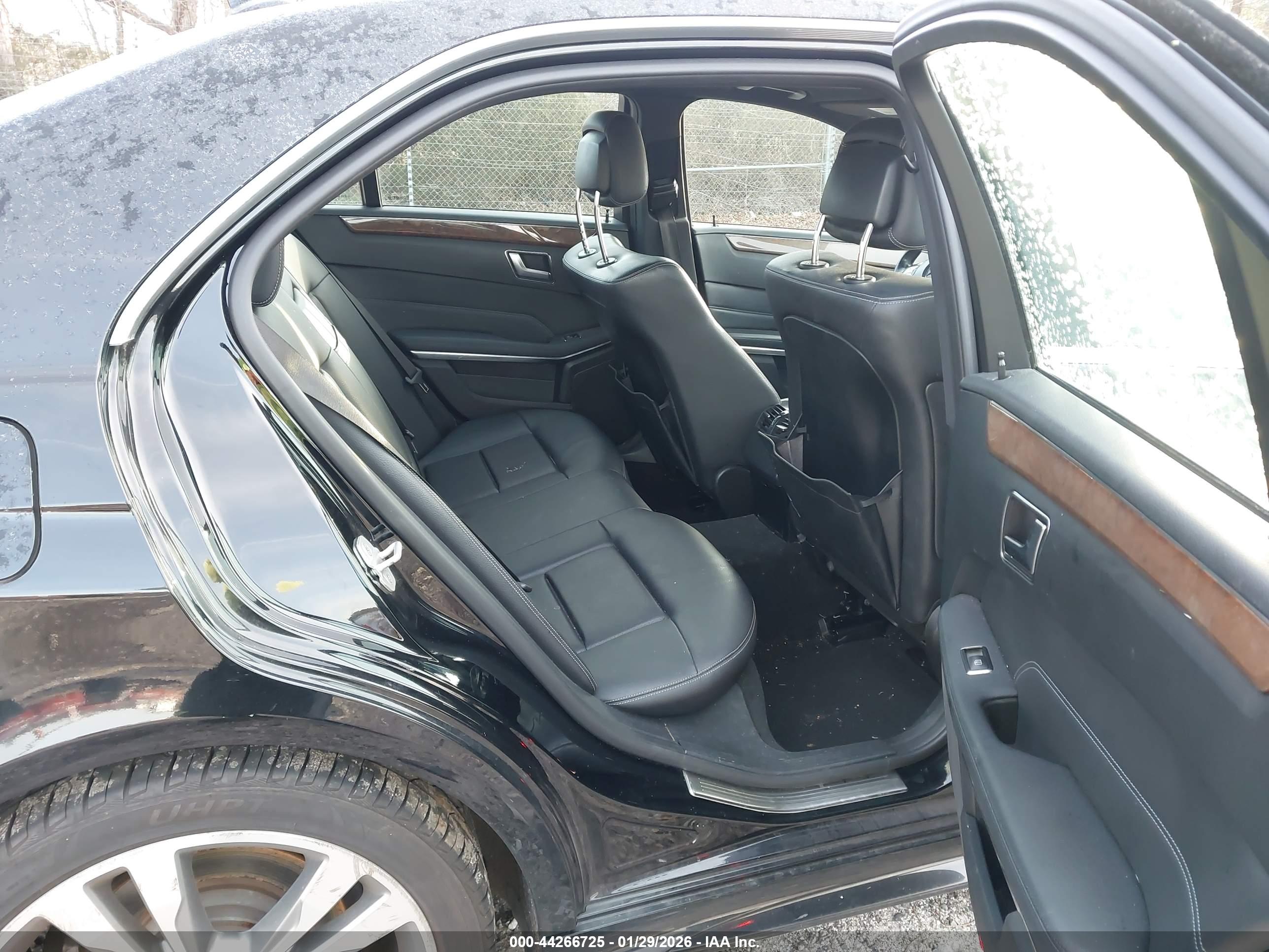 MERCEDES-BENZ E image 8