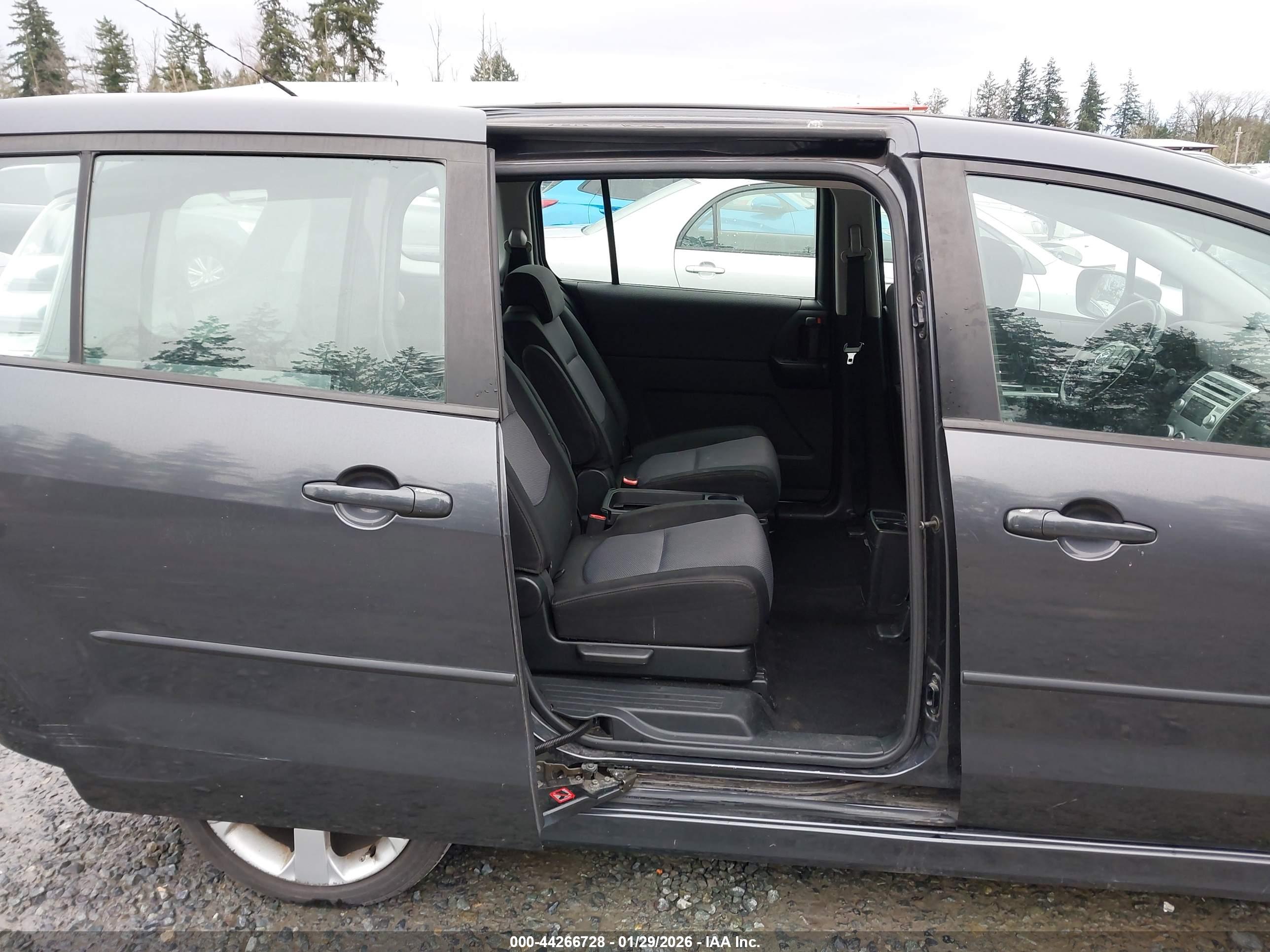 MAZDA MAZDA5 image 8