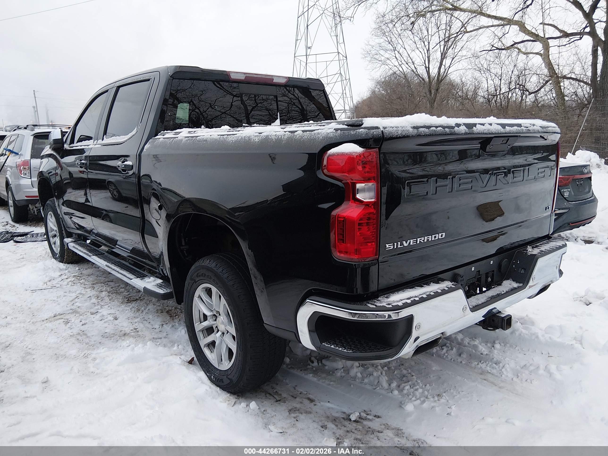 CHEVROLET SILVERADO image 3
