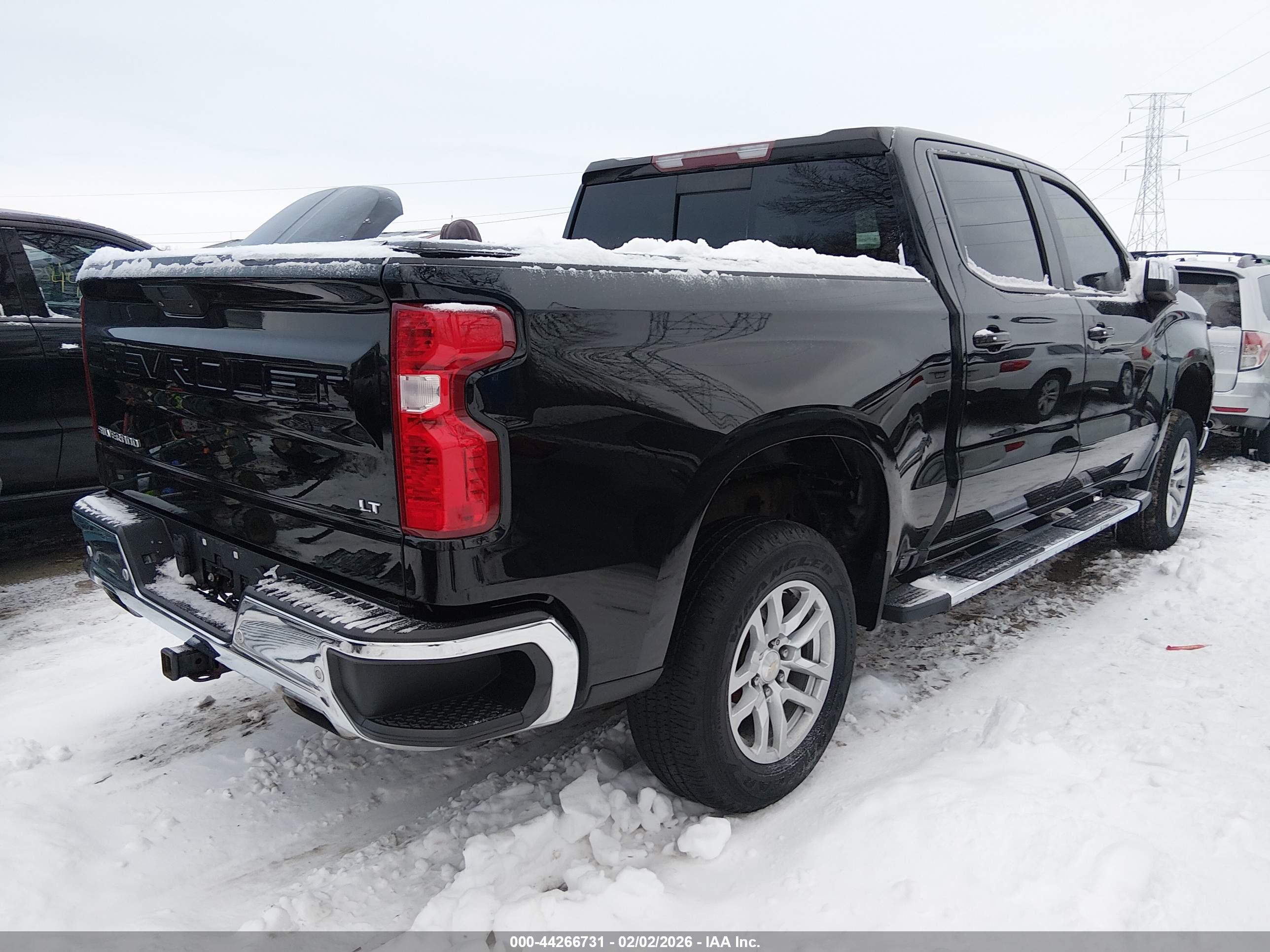 CHEVROLET SILVERADO image 4