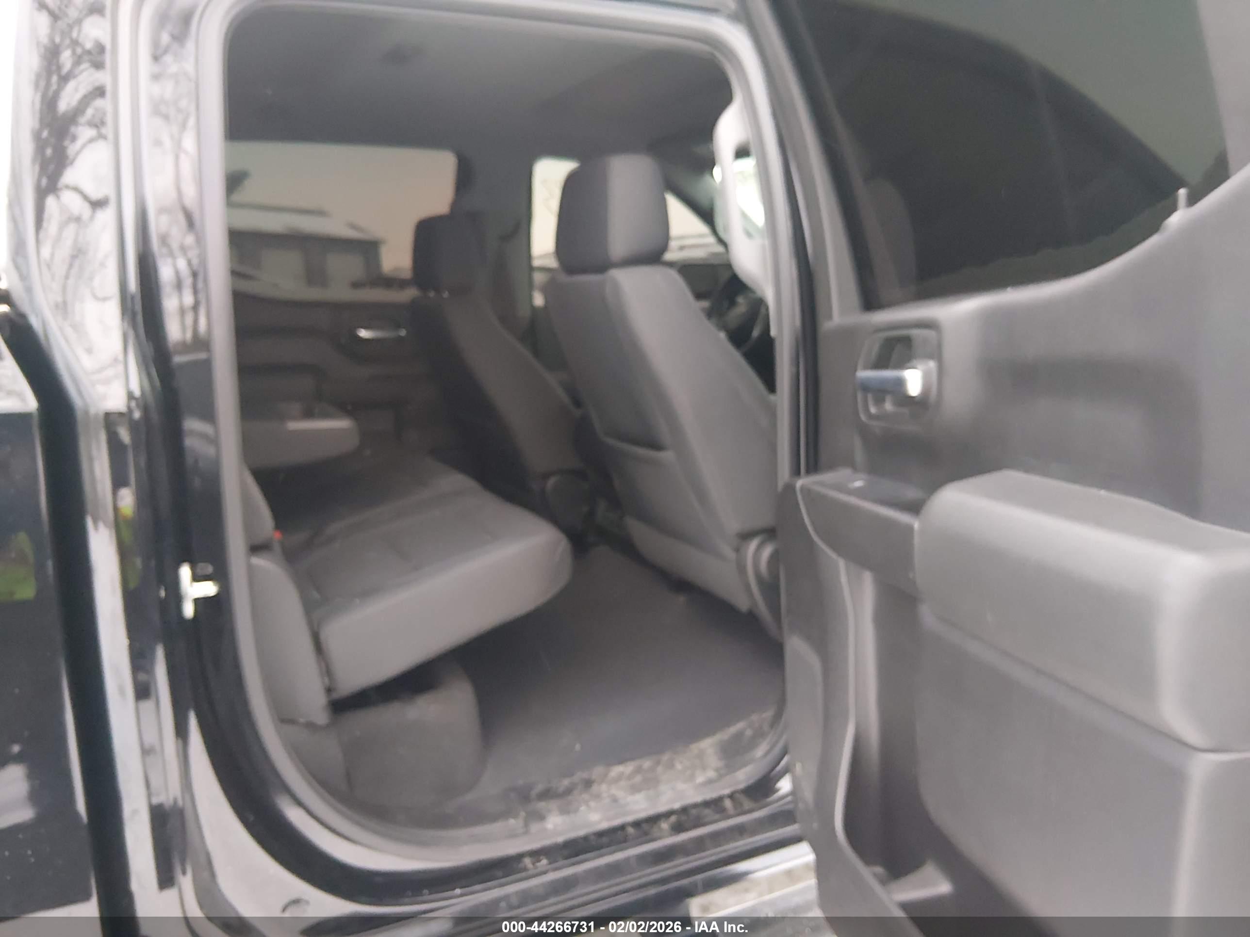 CHEVROLET SILVERADO image 8