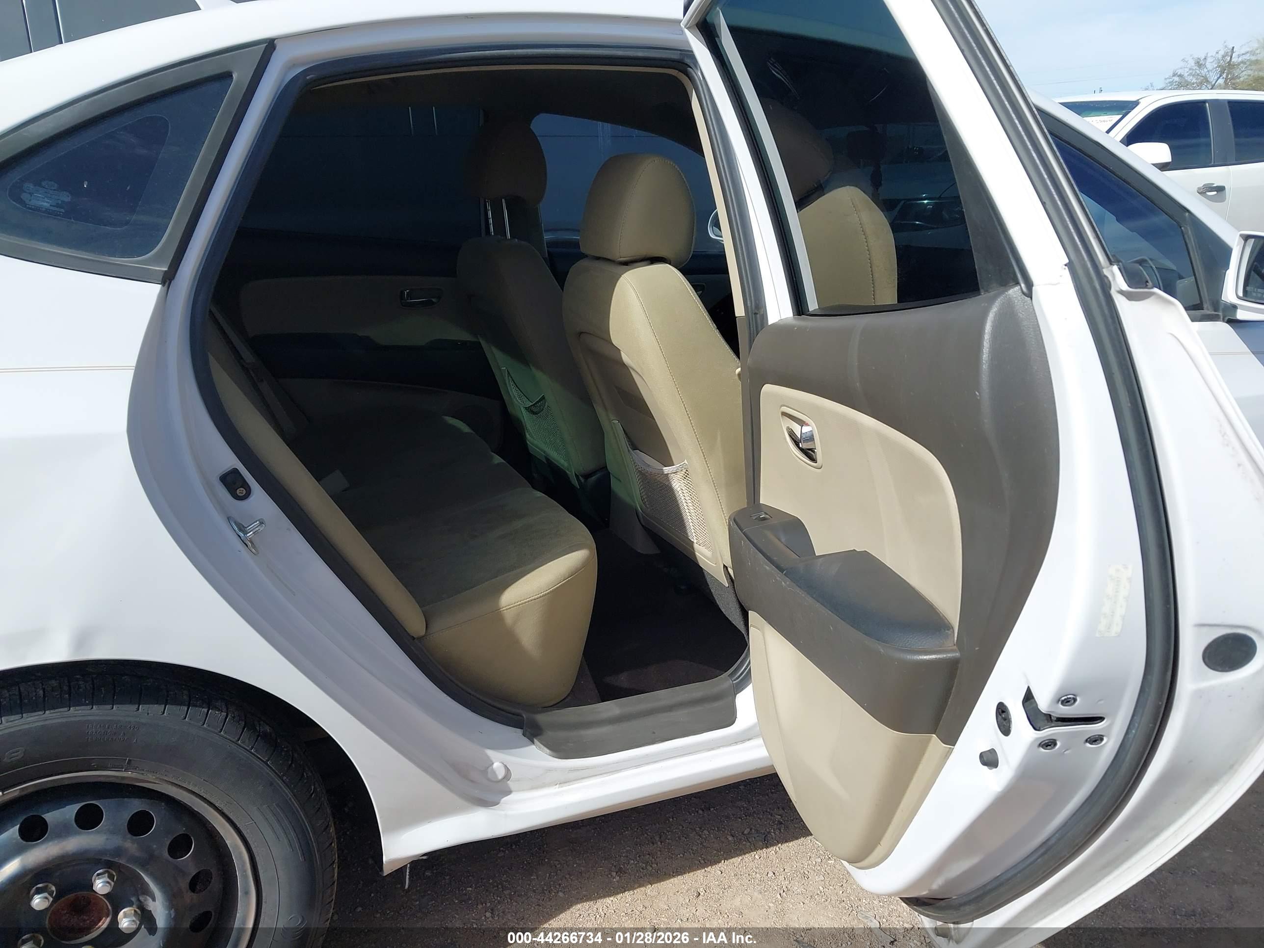 HYUNDAI ELANTRA image 8