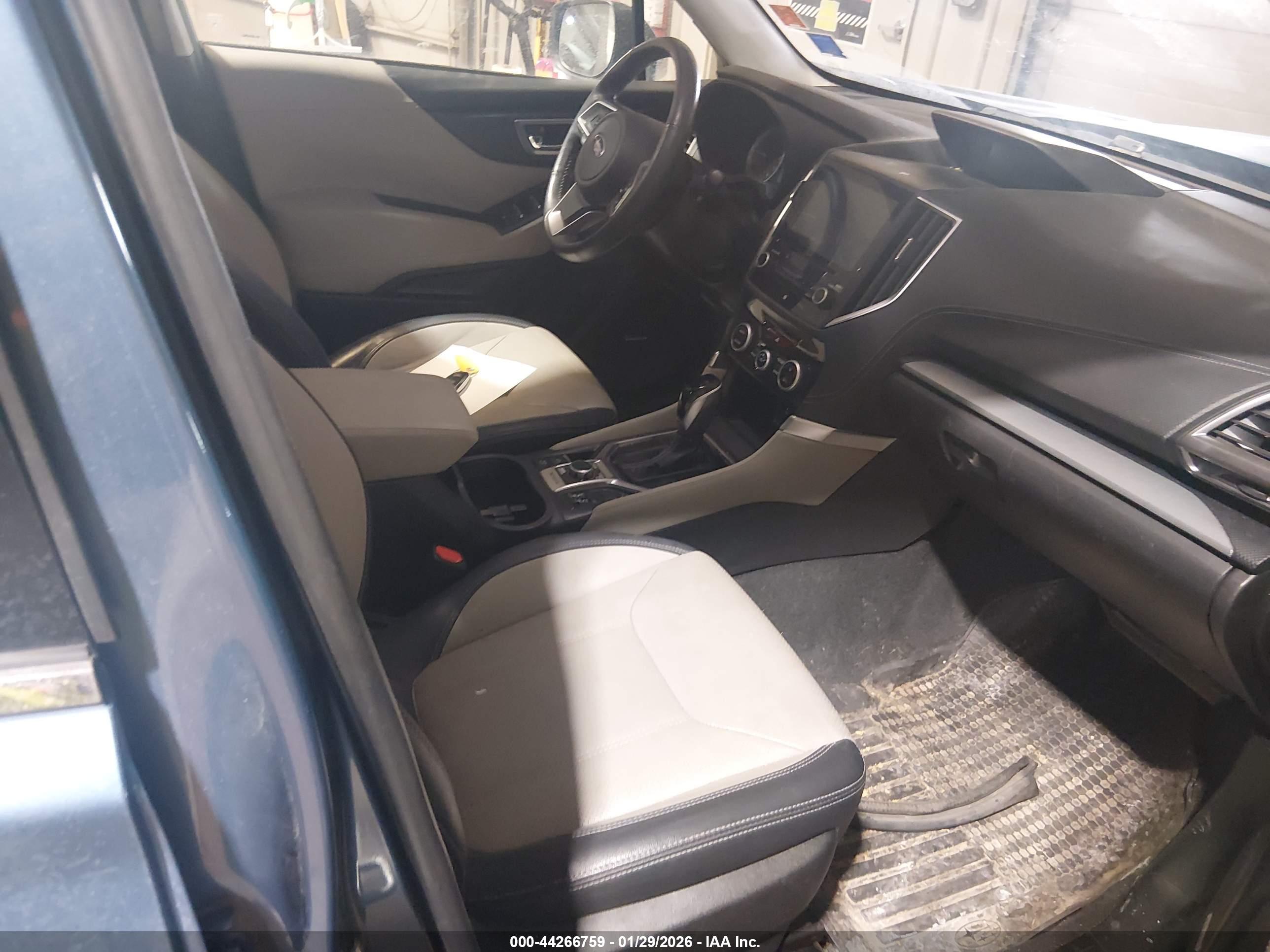 SUBARU FORESTER image 5