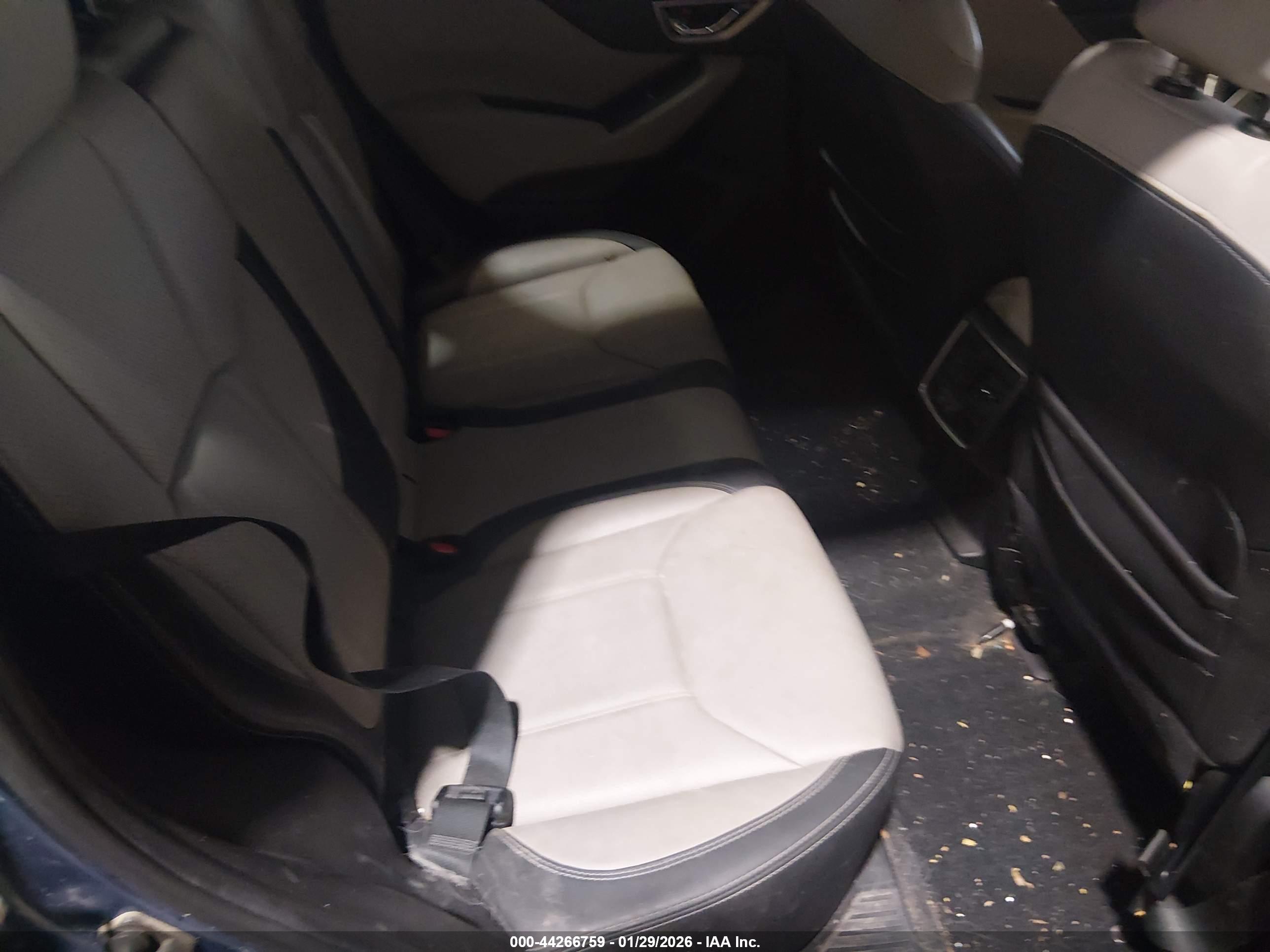 SUBARU FORESTER image 8