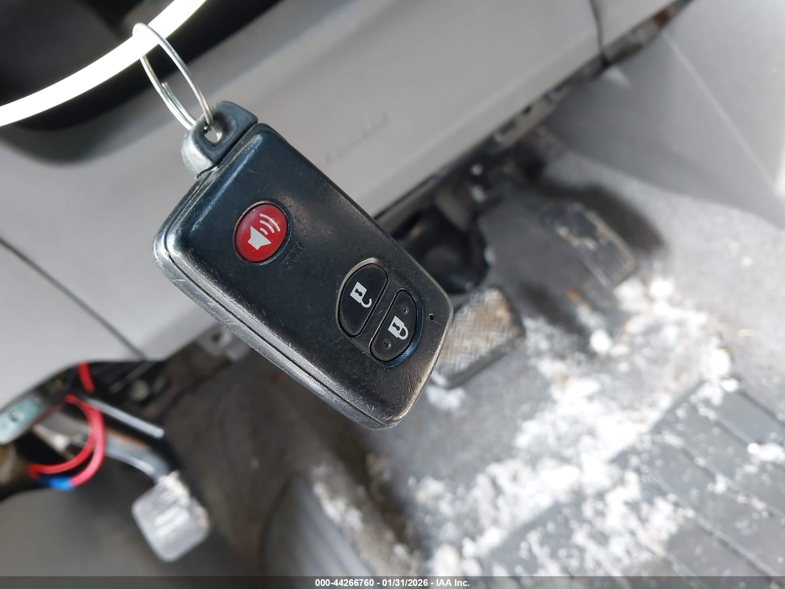 TOYOTA PRIUS image 11