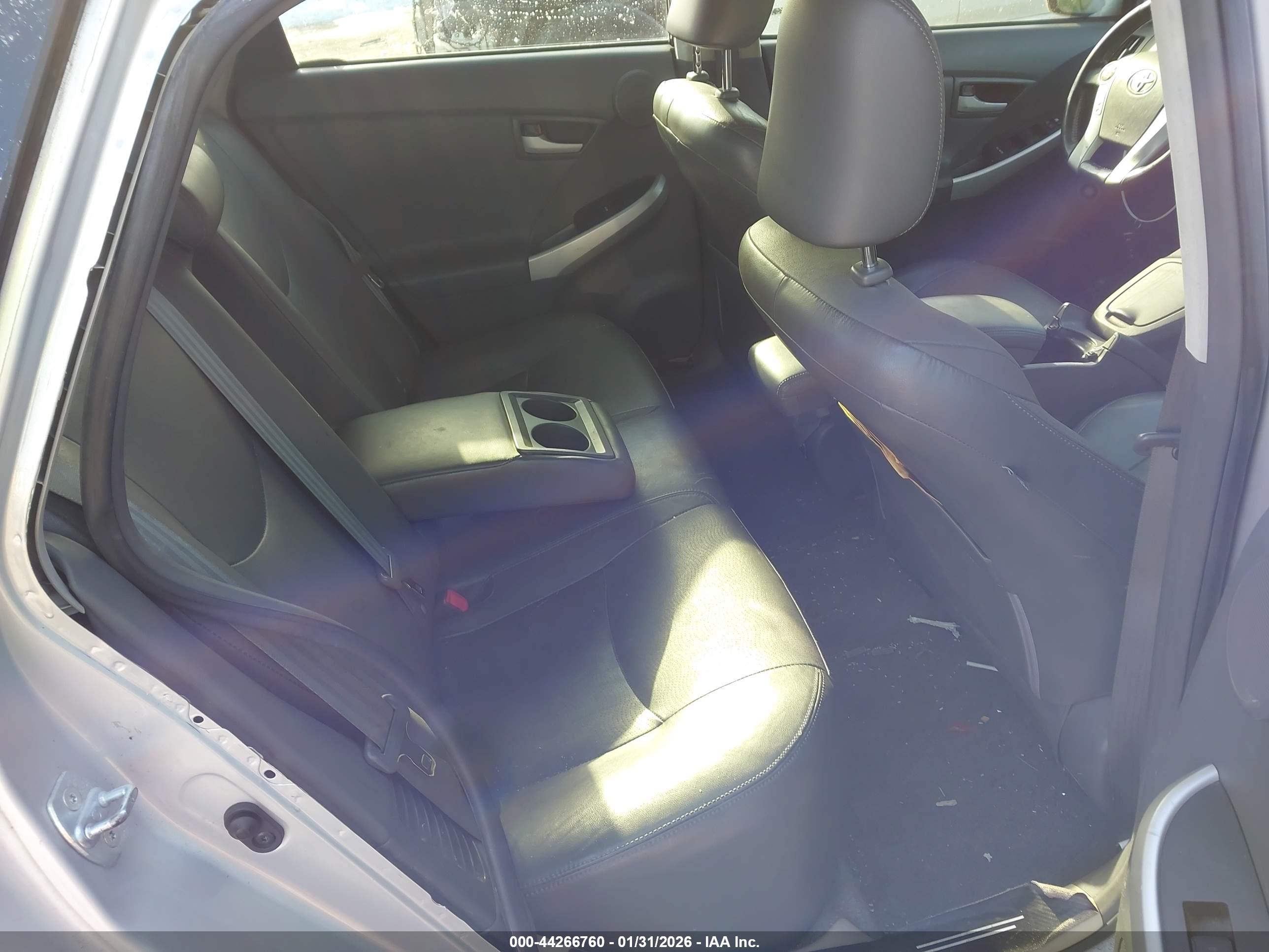 TOYOTA PRIUS image 8