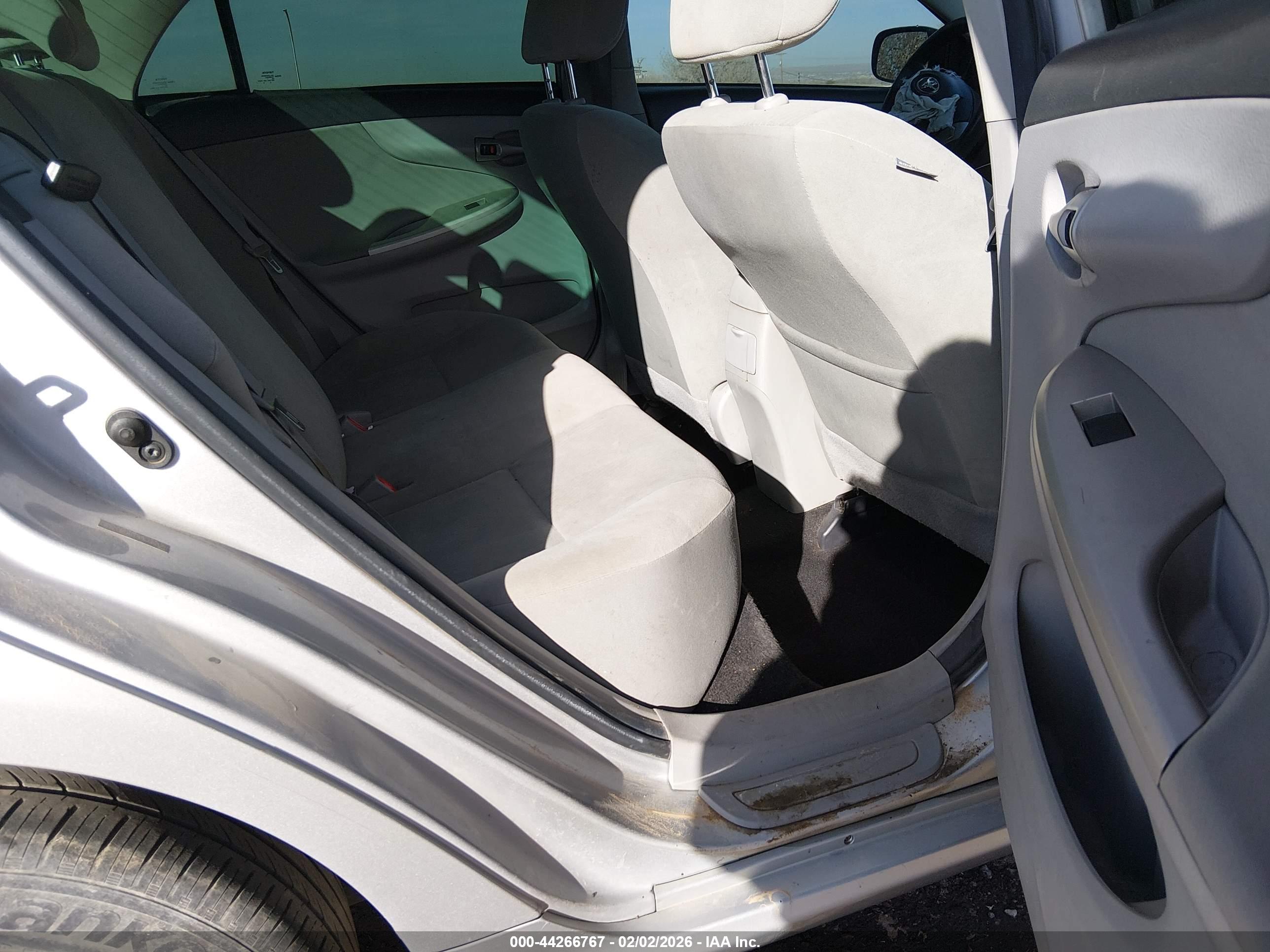 TOYOTA COROLLA image 8