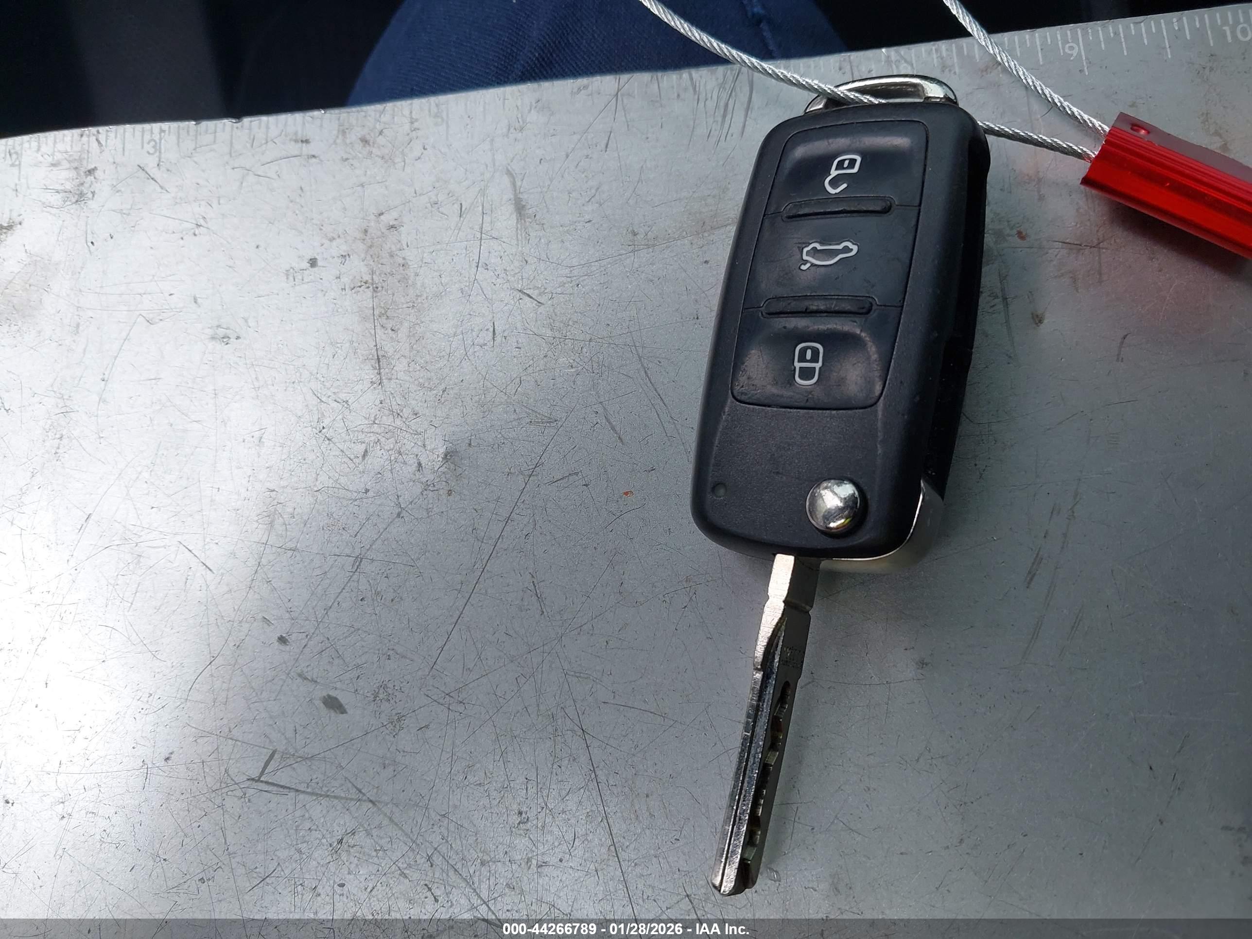 VOLKSWAGEN PASSAT image 11