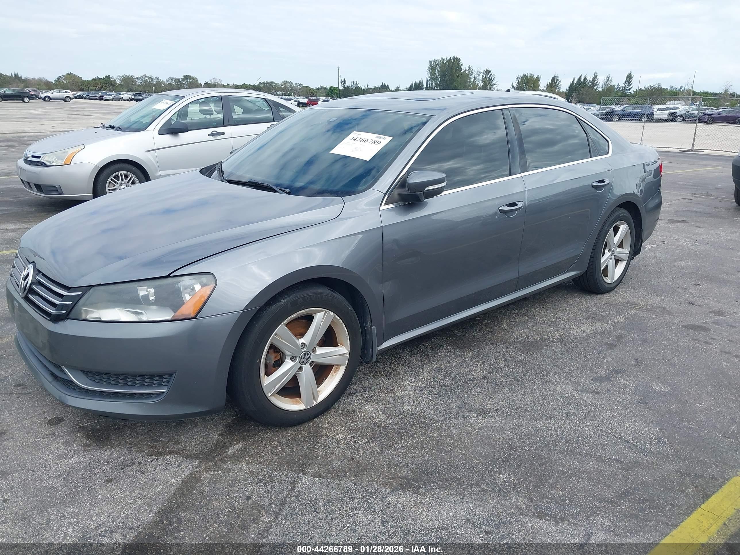 VOLKSWAGEN PASSAT image 2