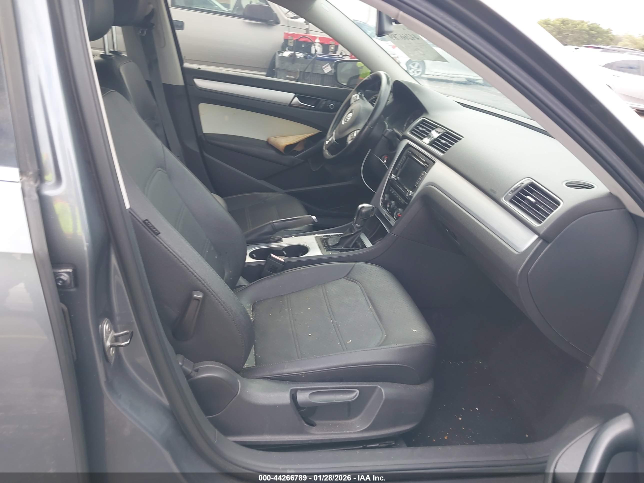 VOLKSWAGEN PASSAT image 5