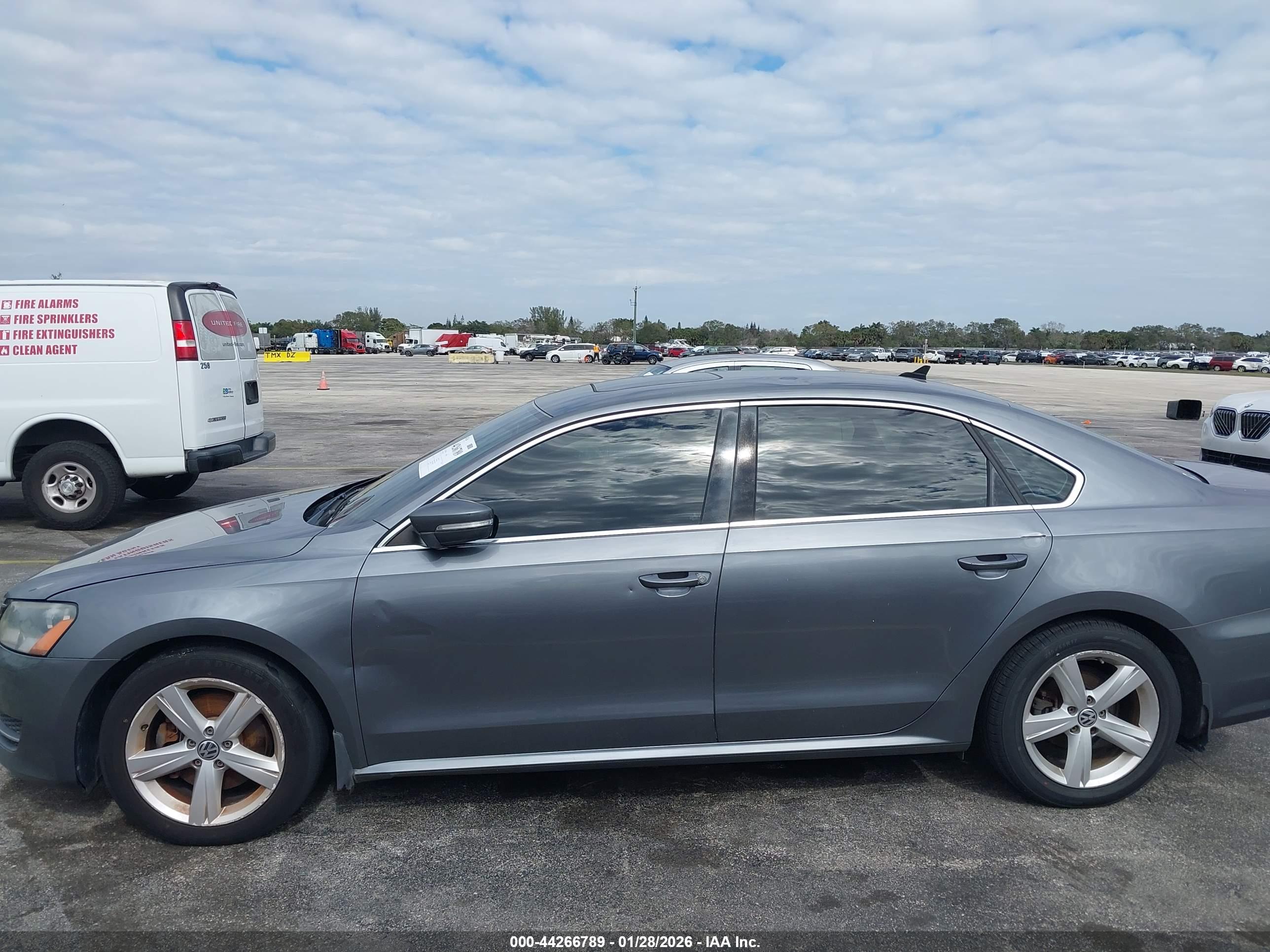 VOLKSWAGEN PASSAT image 6