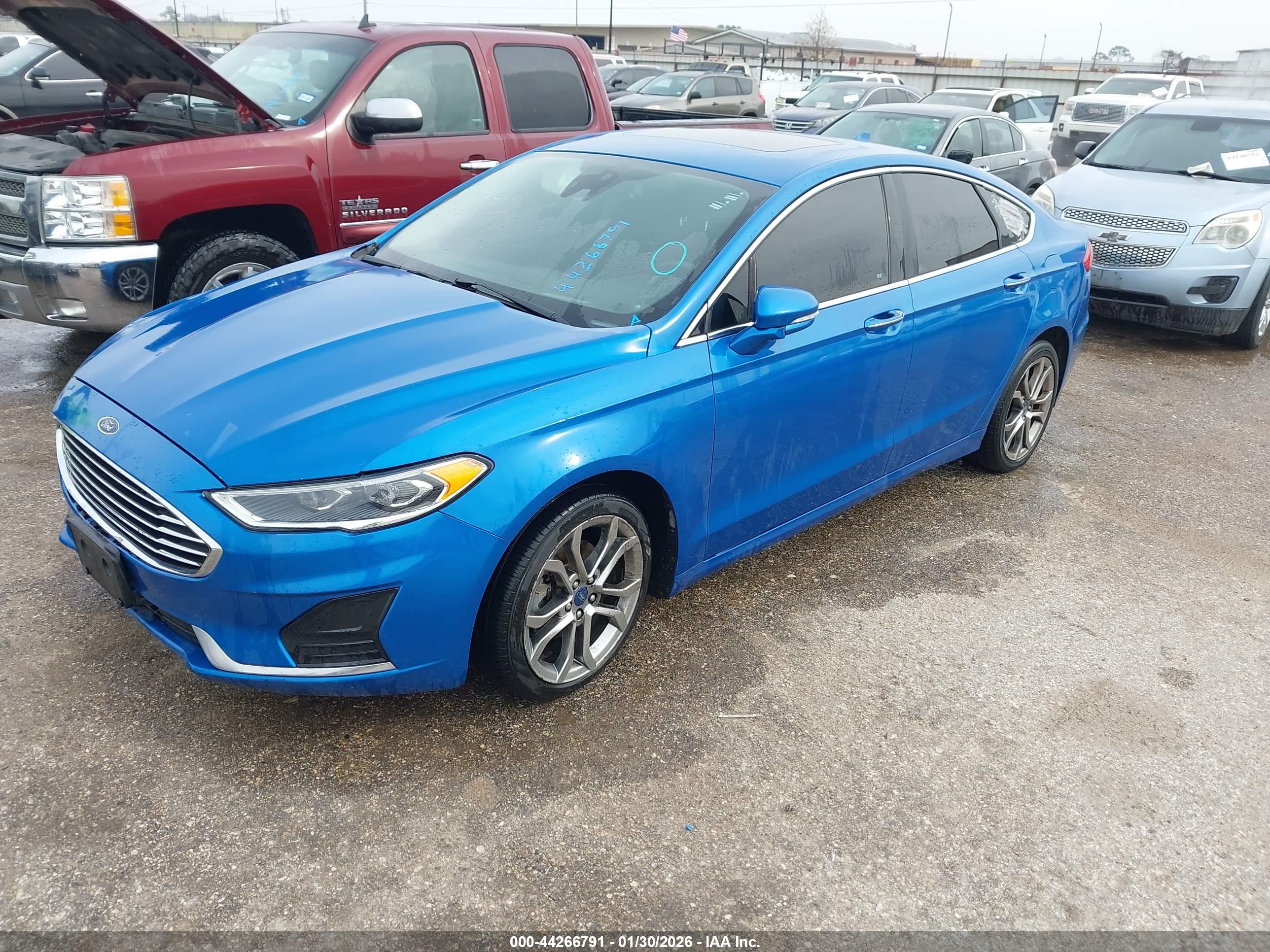 FORD FUSION image 2
