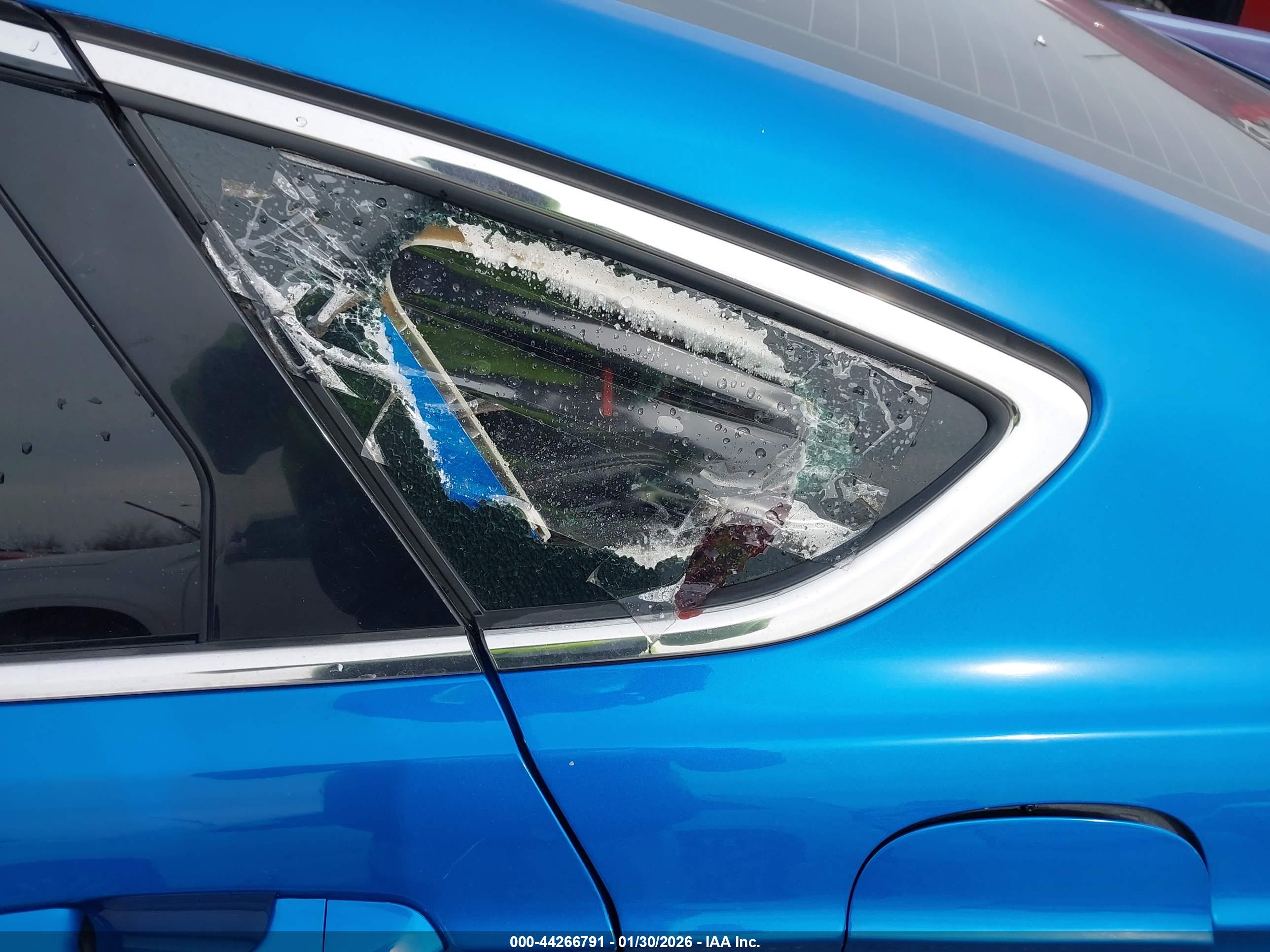 FORD FUSION image 6