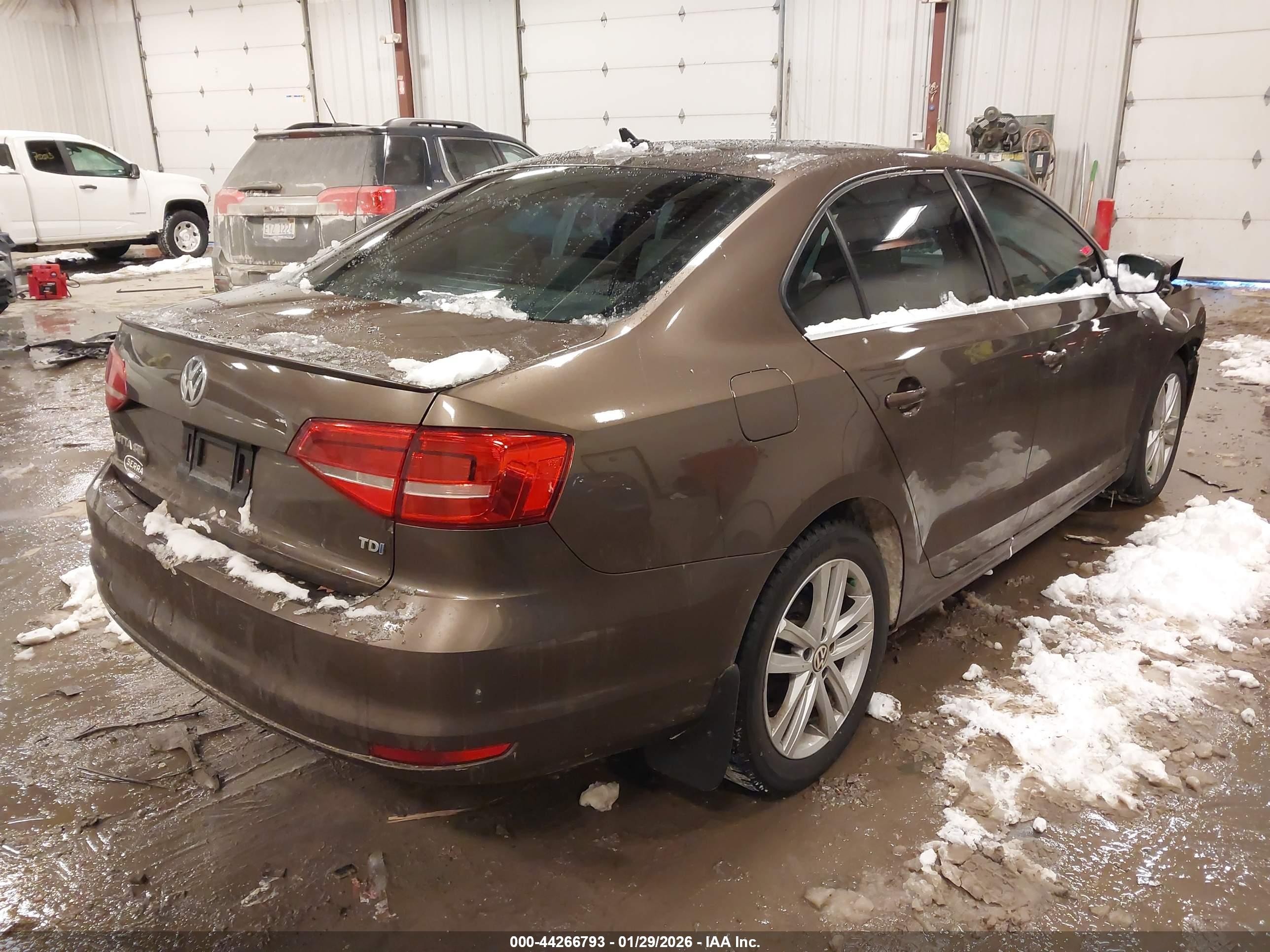 VOLKSWAGEN JETTA image 4