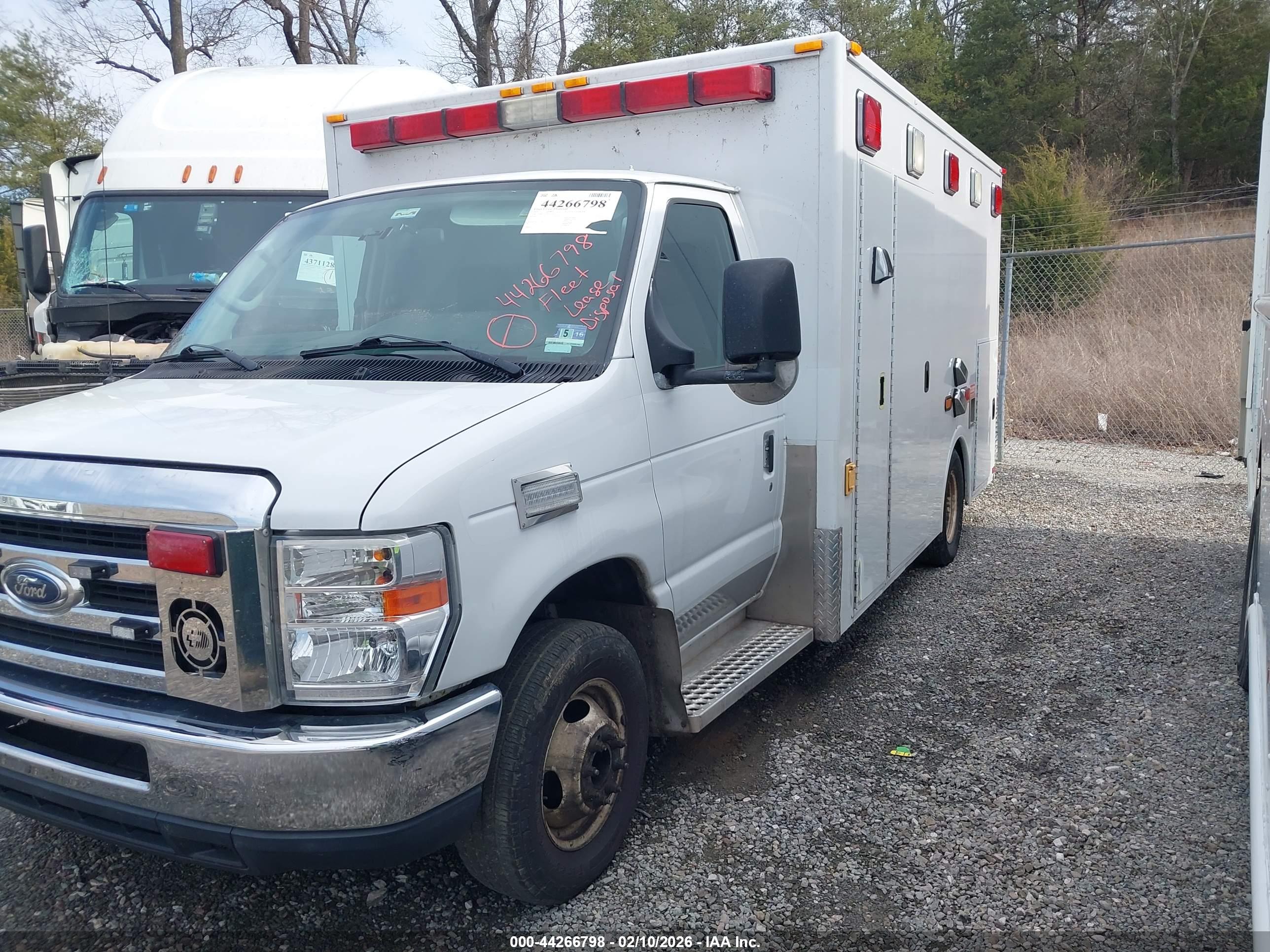 FORD E-350 image 2