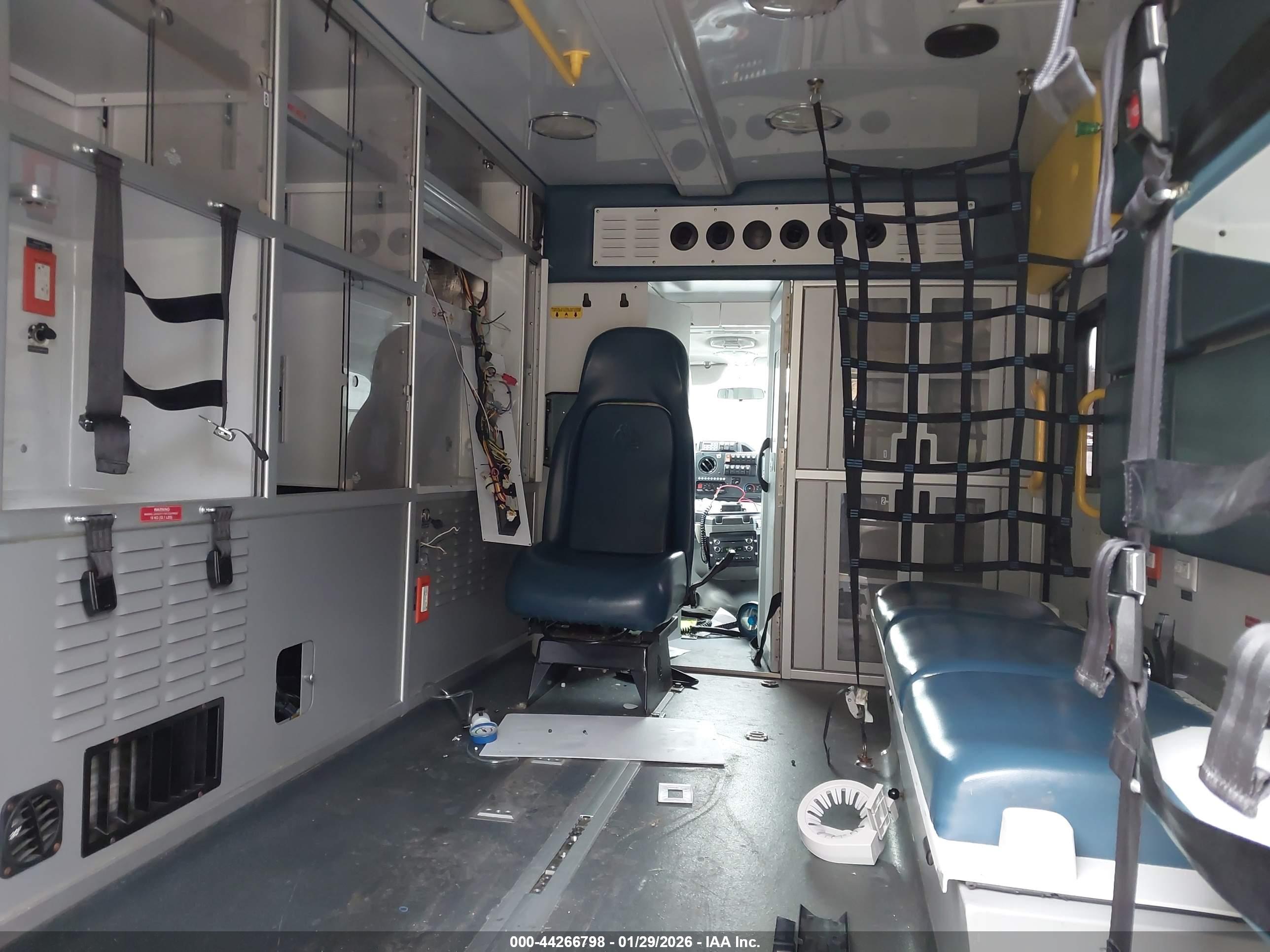 FORD E-350 image 8