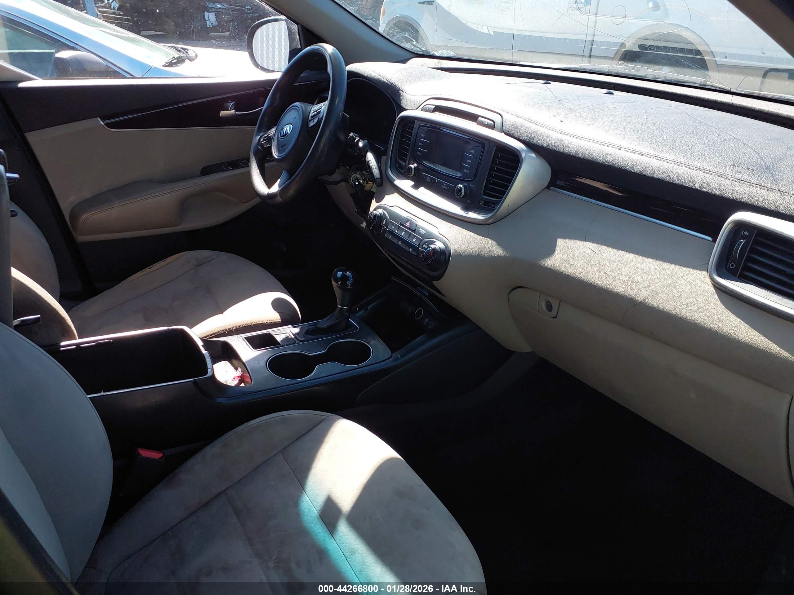 KIA SORENTO image 5