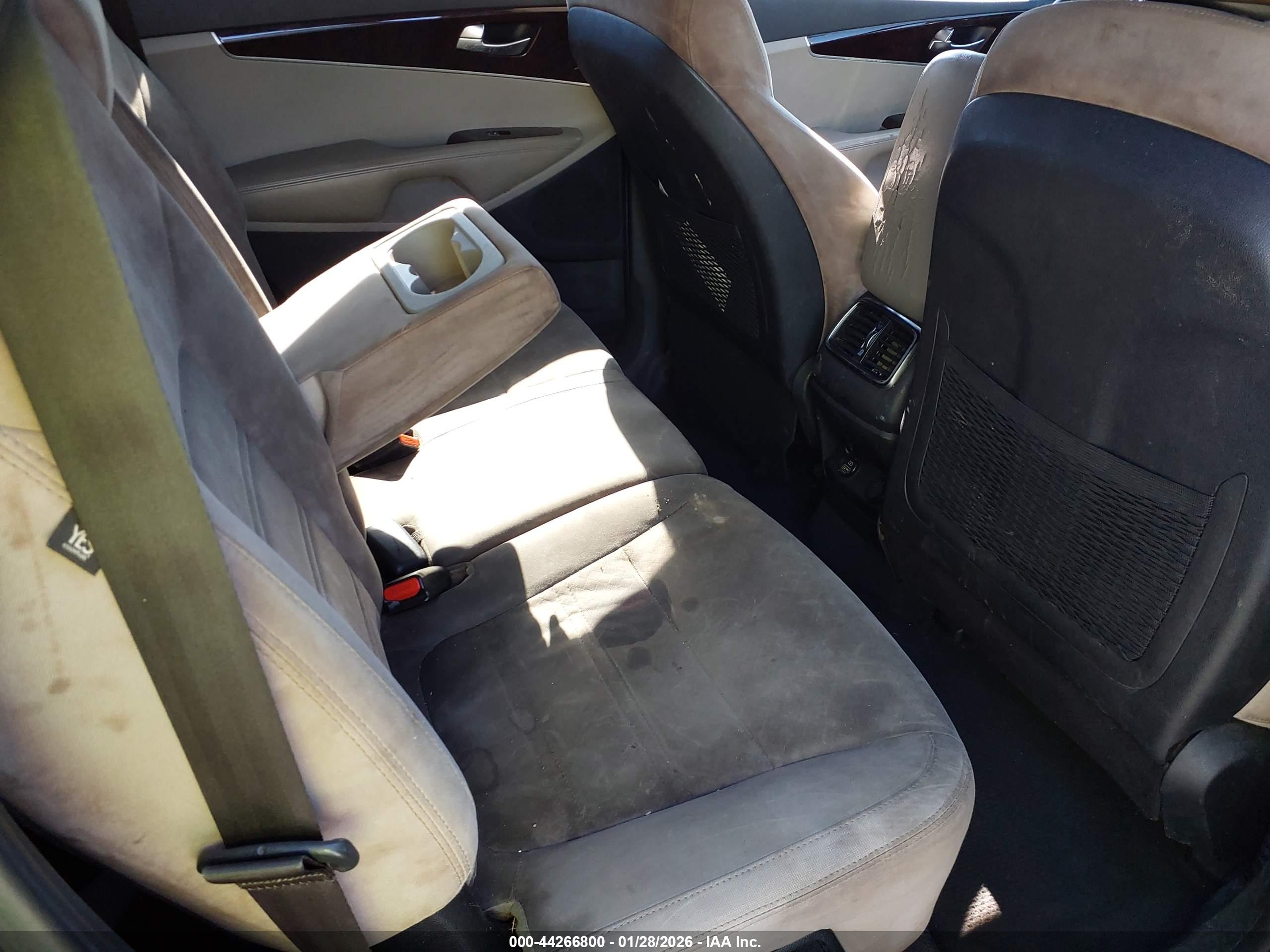 KIA SORENTO image 8