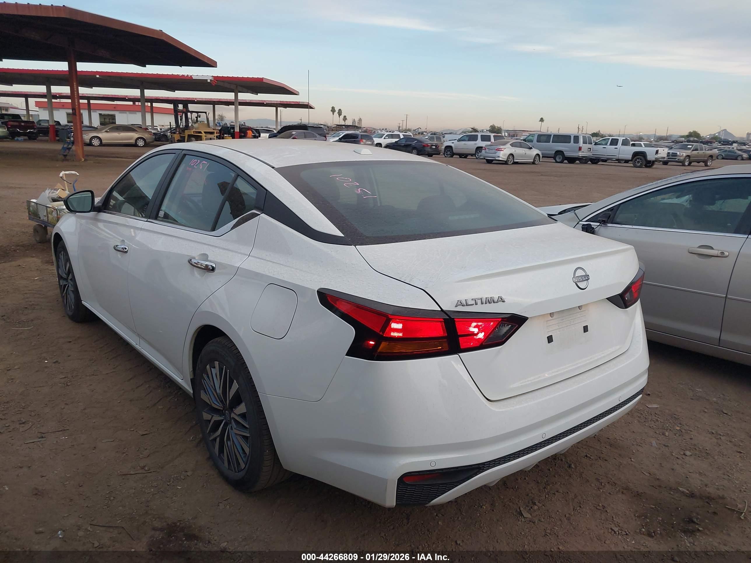 NISSAN ALTIMA image 3