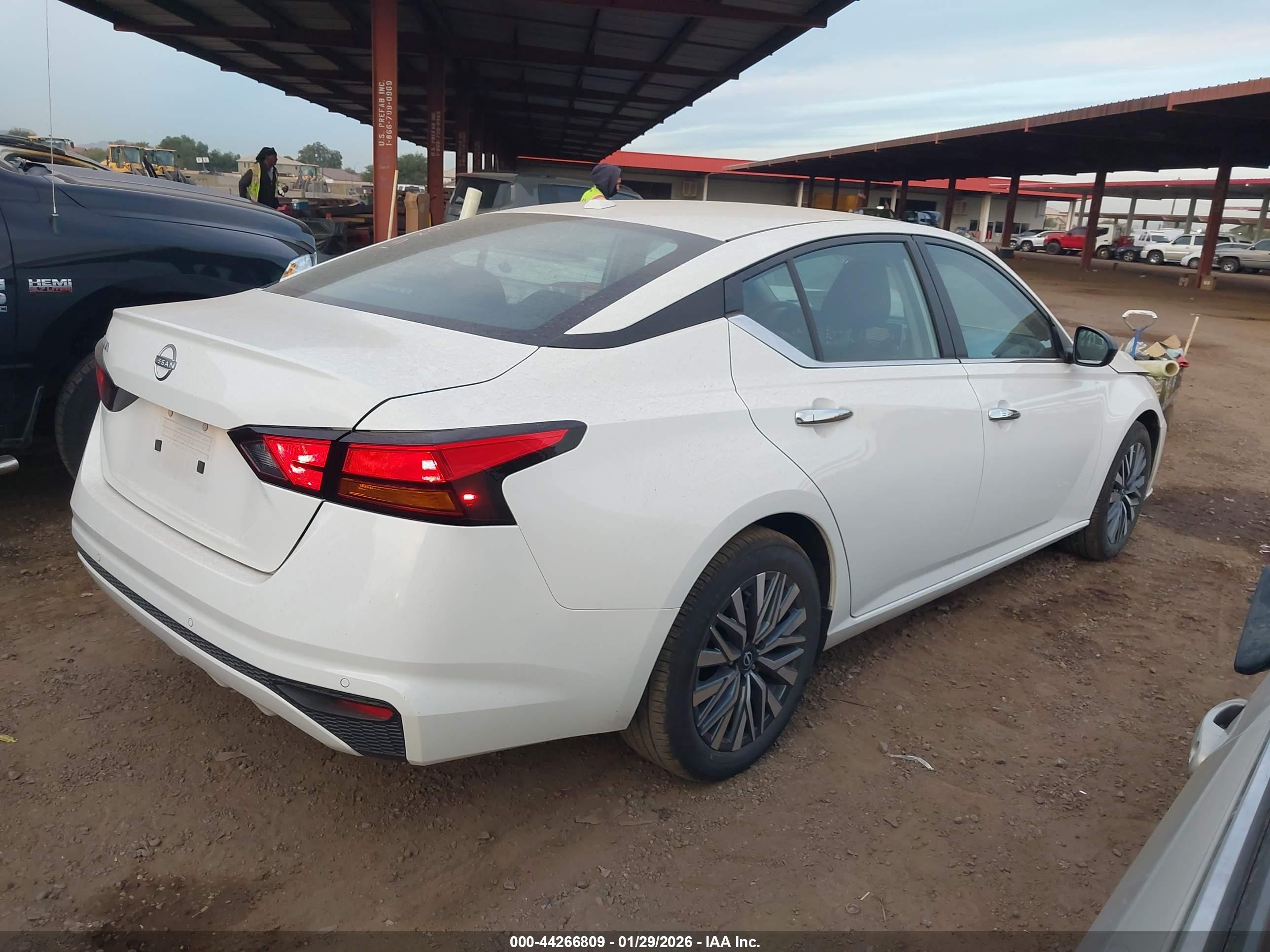 NISSAN ALTIMA image 4
