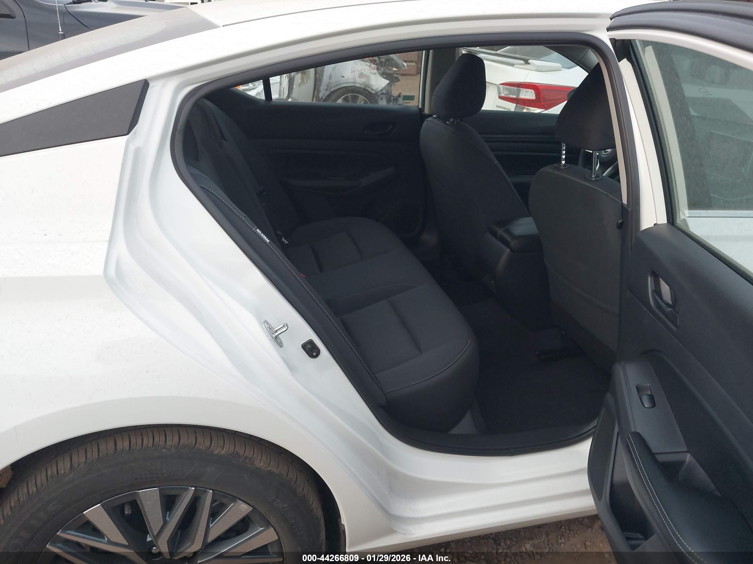NISSAN ALTIMA image 8
