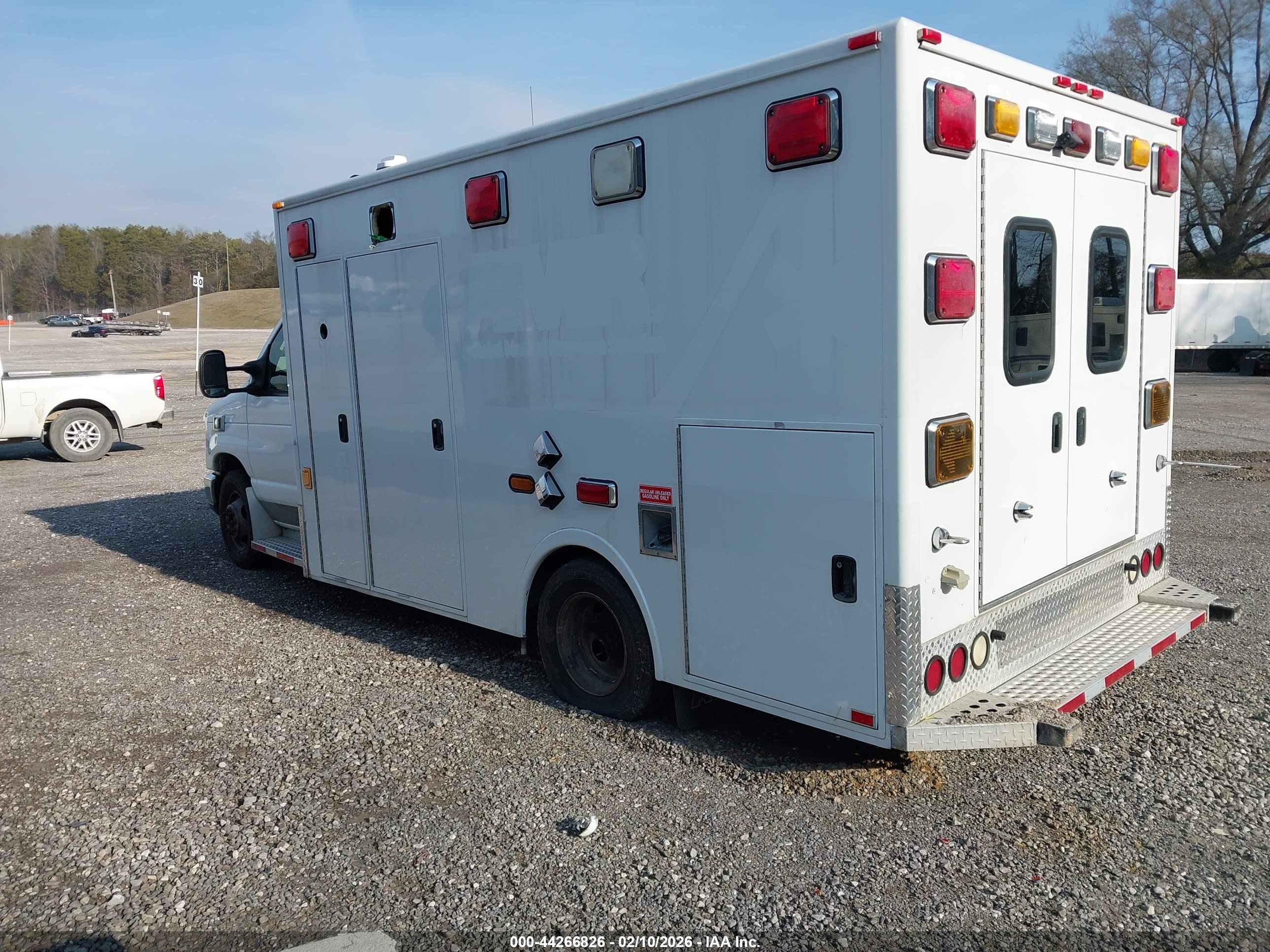 FORD E-350 image 3