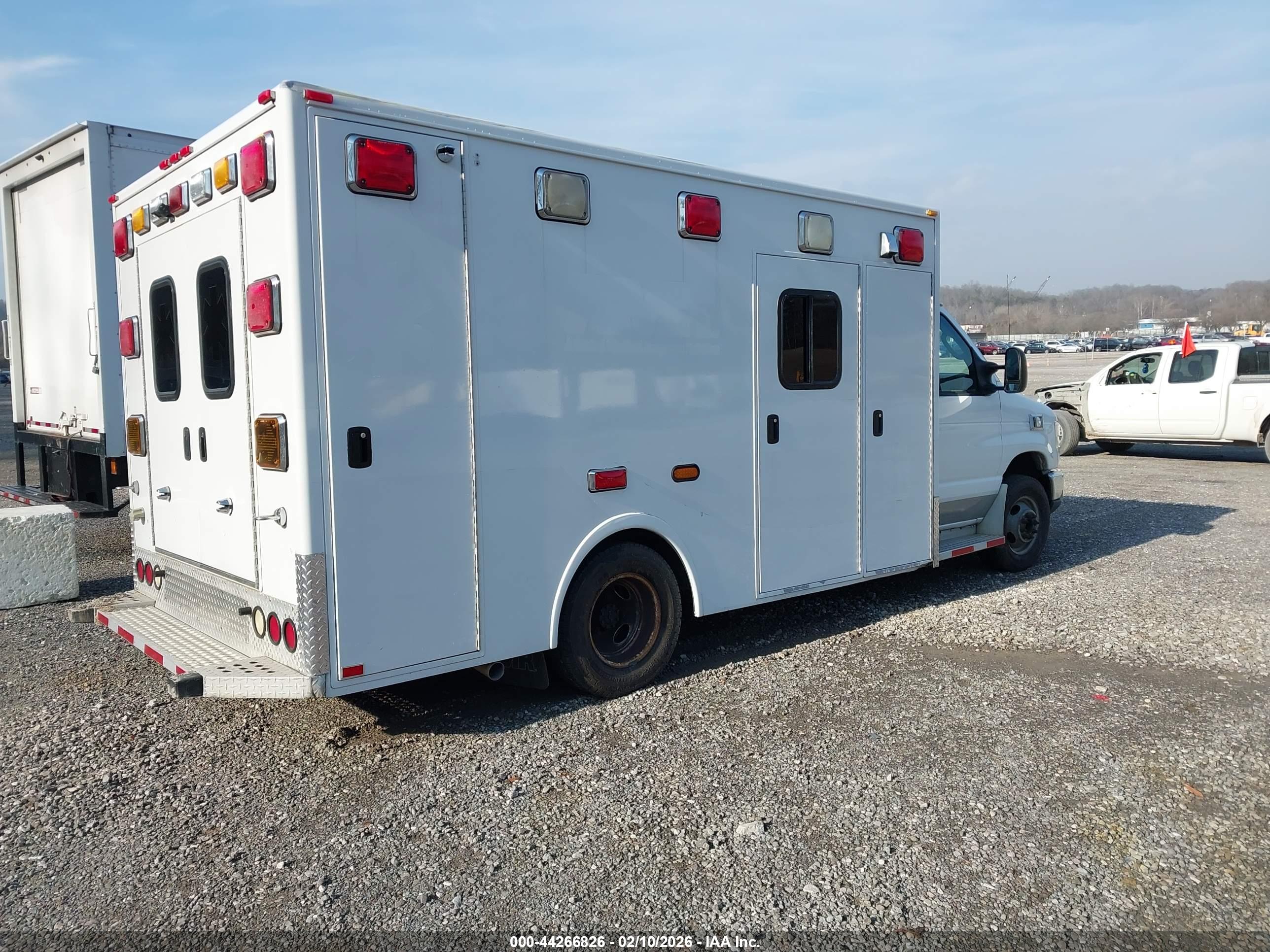 FORD E-350 image 4