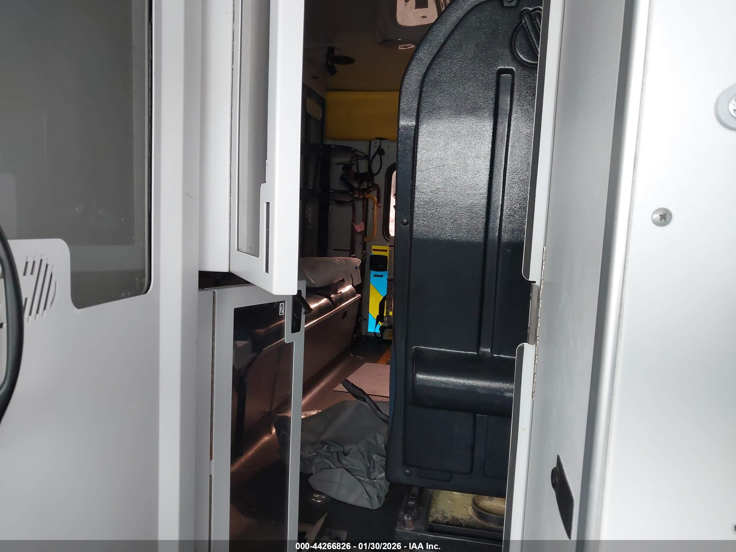 FORD E-350 image 7