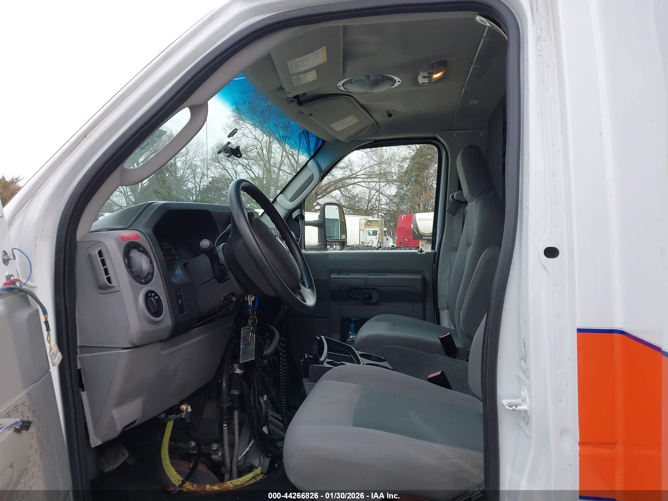 FORD E-350 image 8