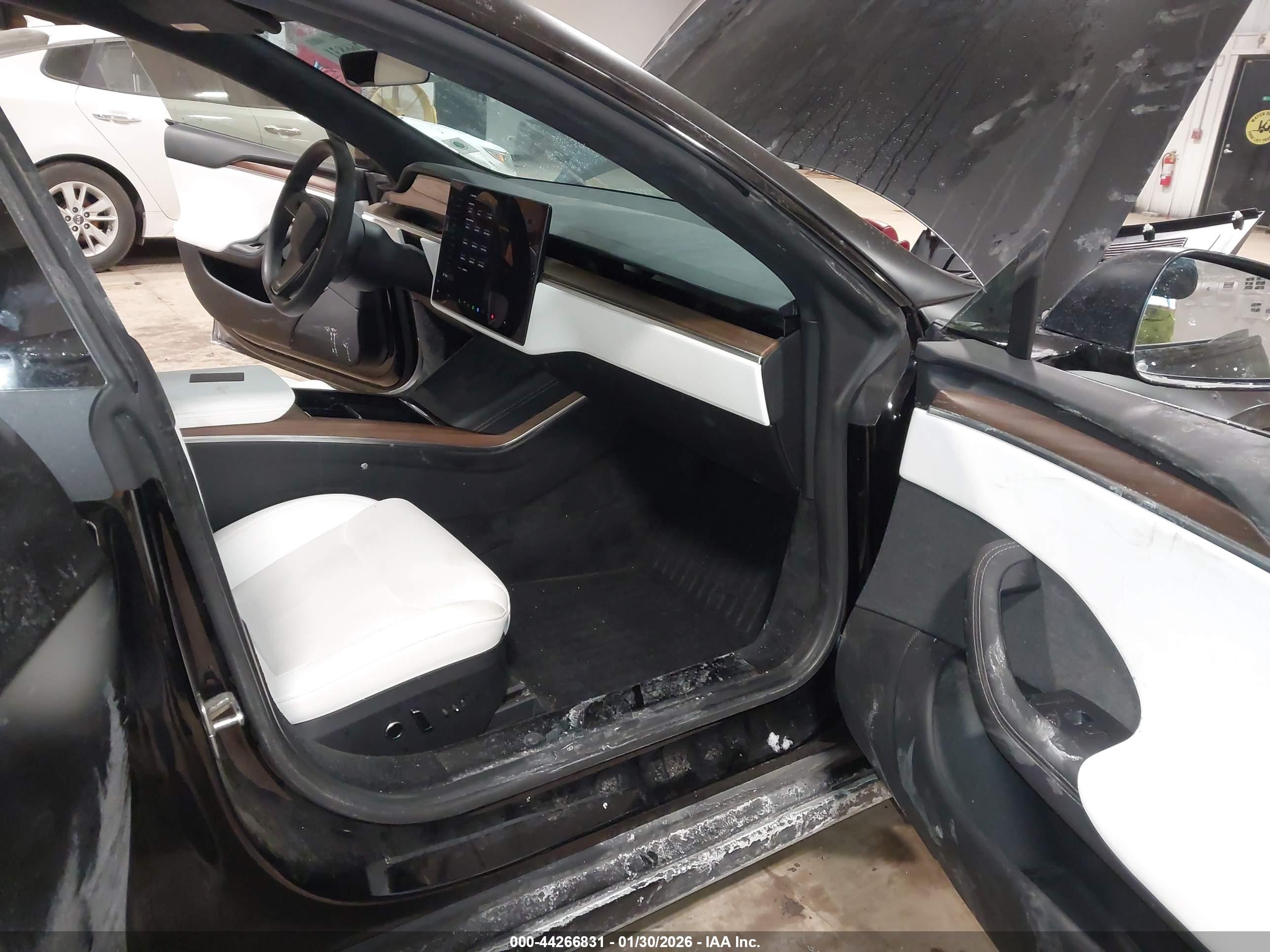 TESLA MODEL image 5