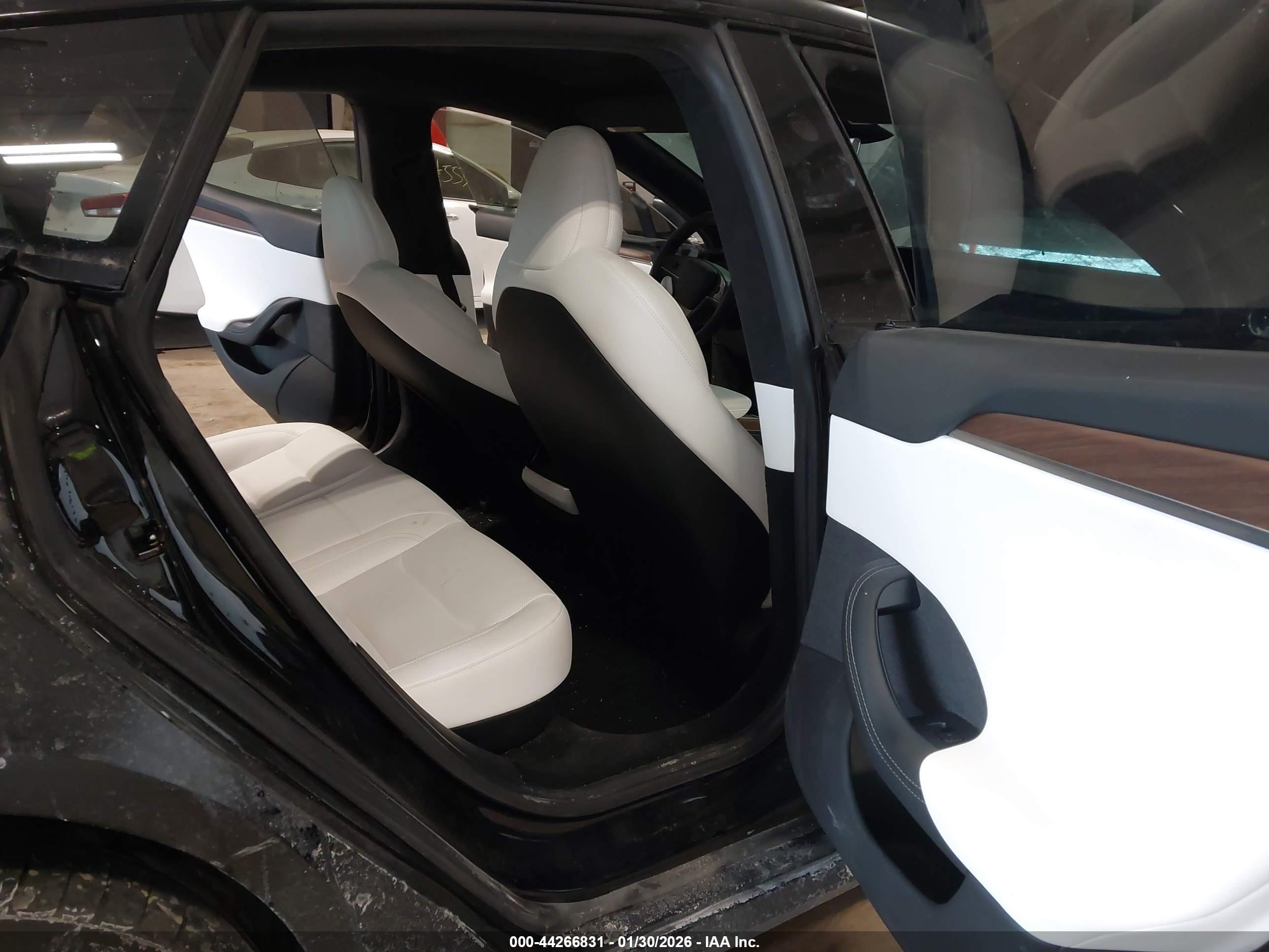 TESLA MODEL image 8