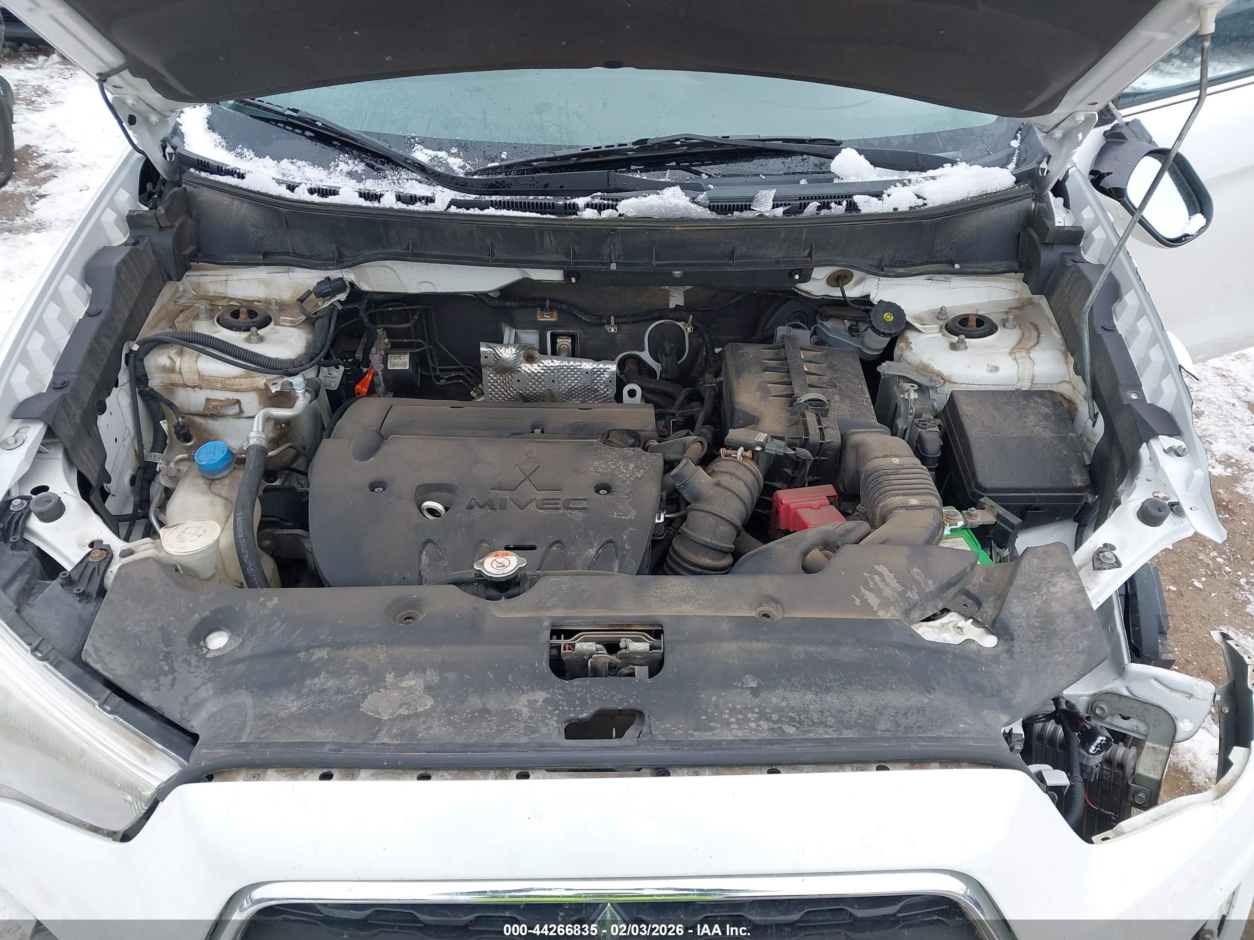 MITSUBISHI OUTLANDER image 10