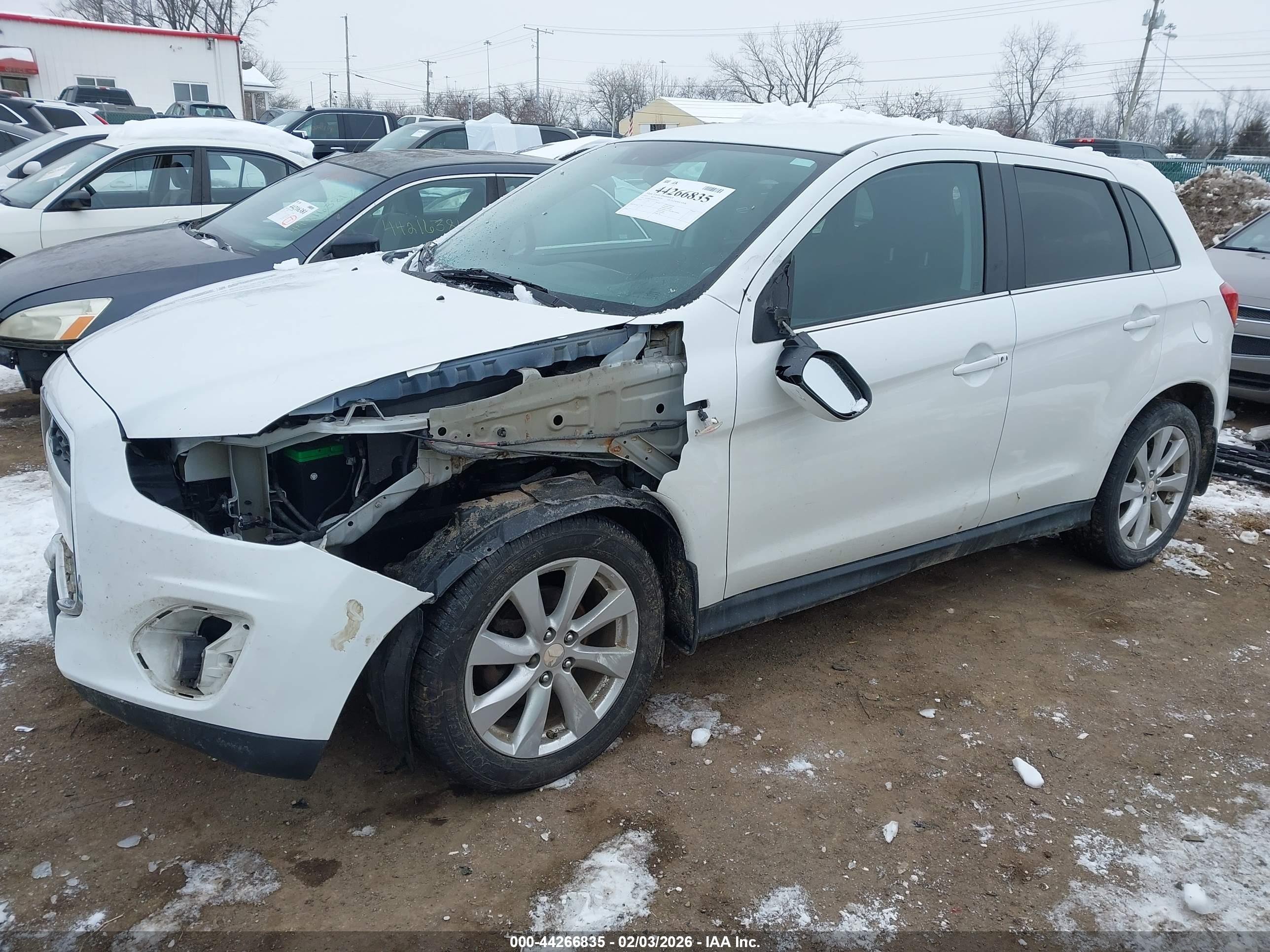 MITSUBISHI OUTLANDER image 2