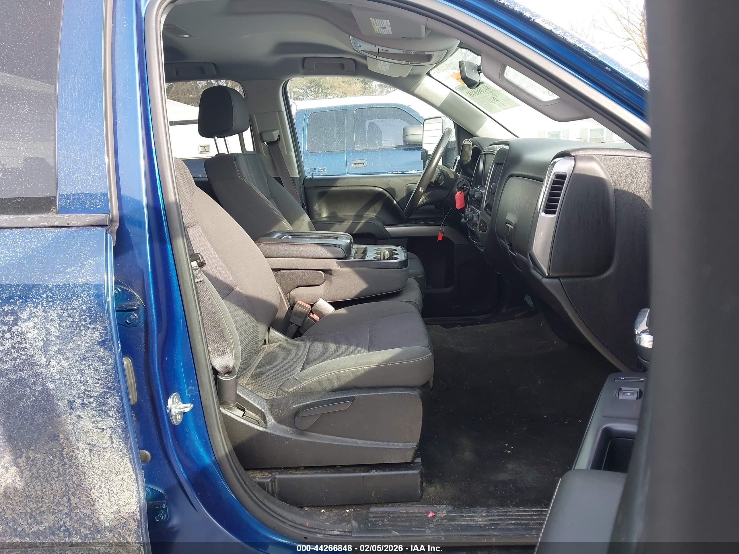 CHEVROLET SILVERADO image 5