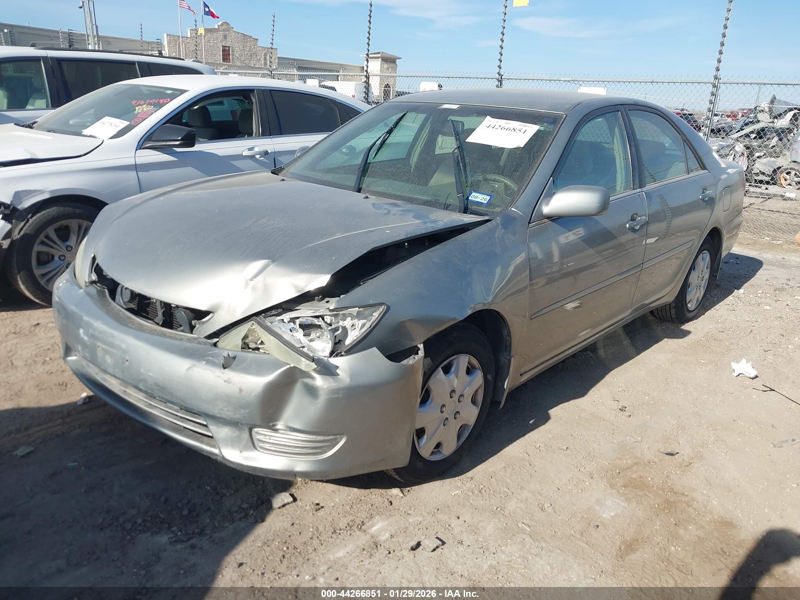 TOYOTA CAMRY image 2