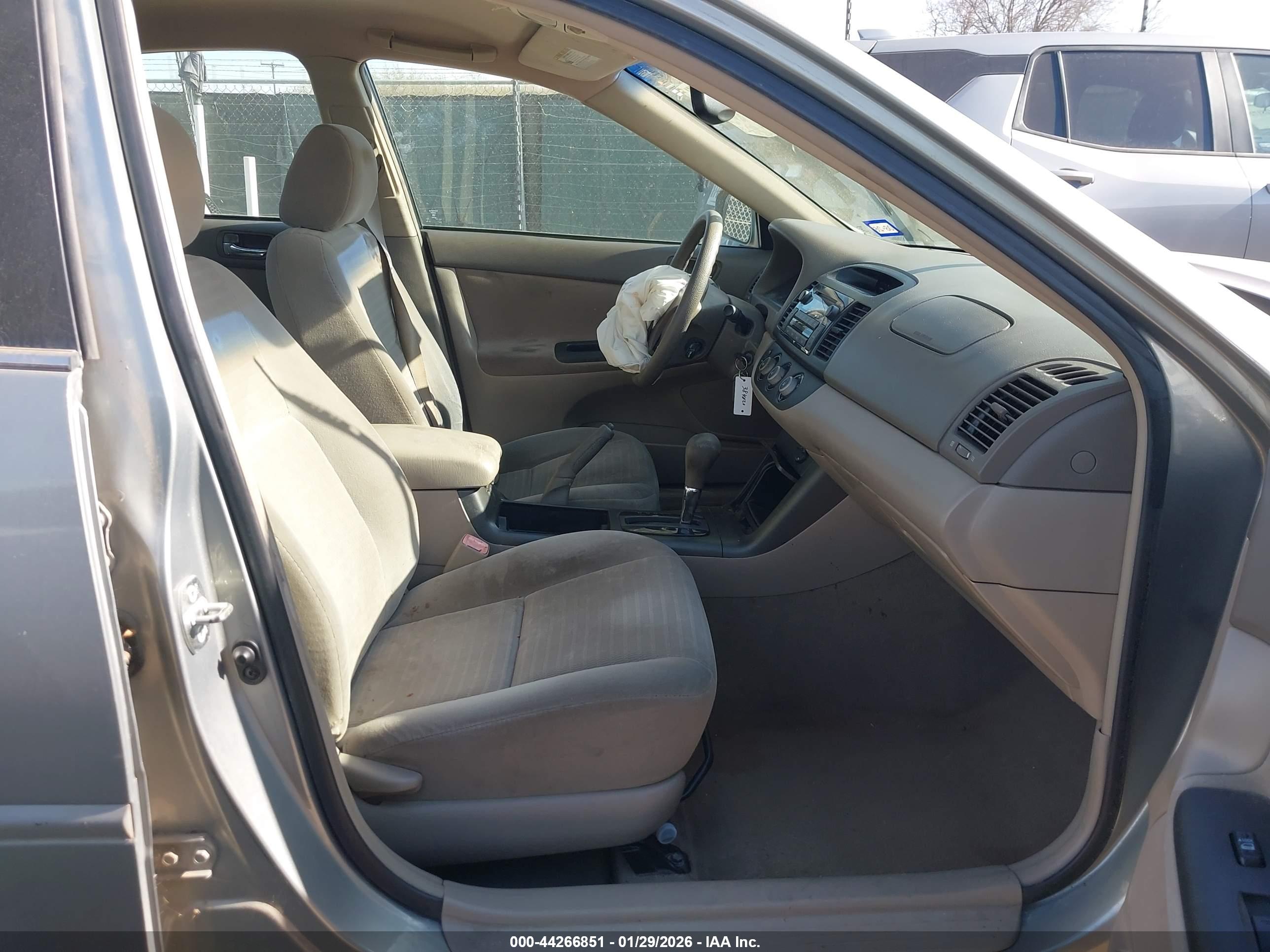 TOYOTA CAMRY image 5