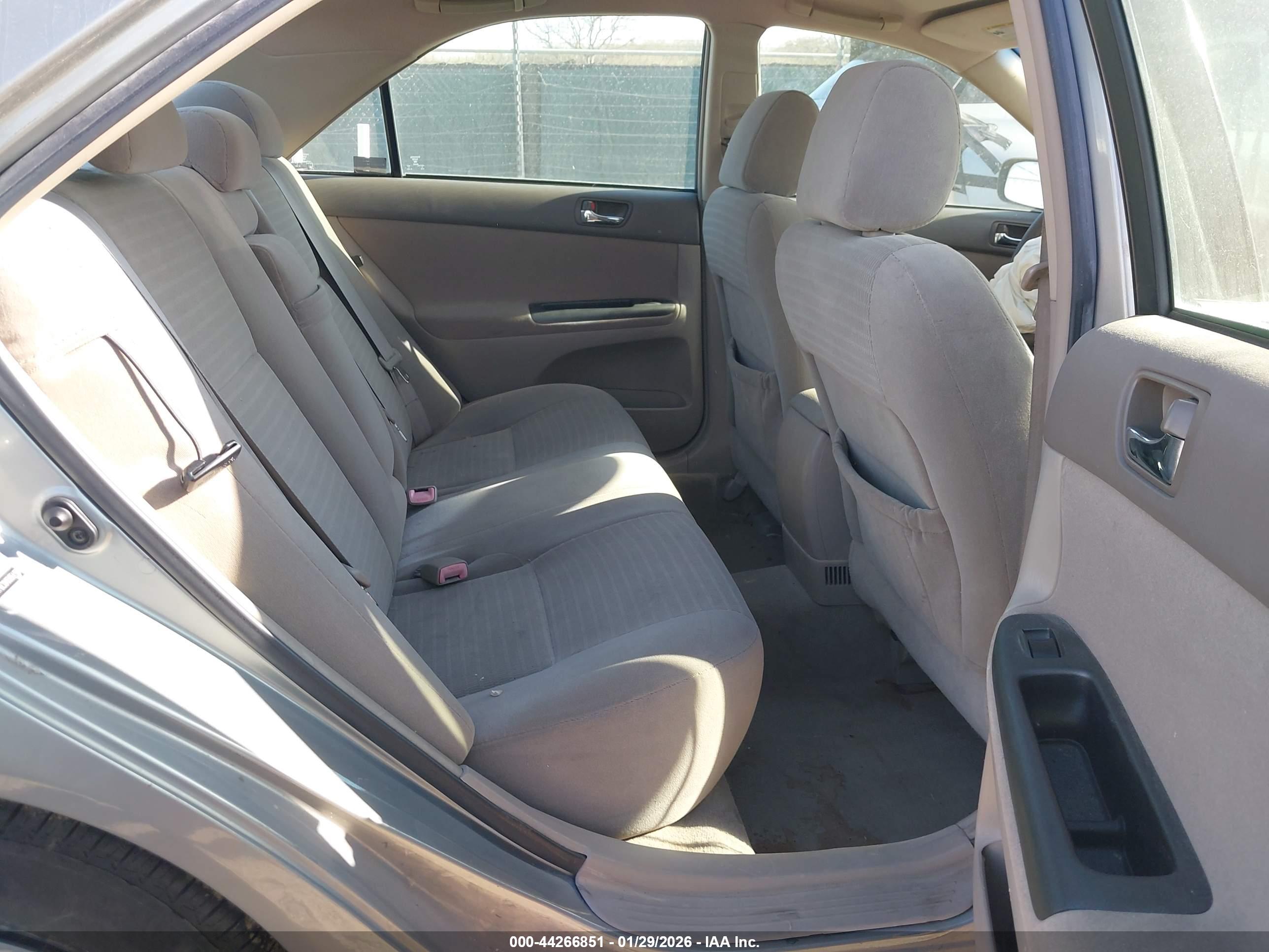 TOYOTA CAMRY image 8
