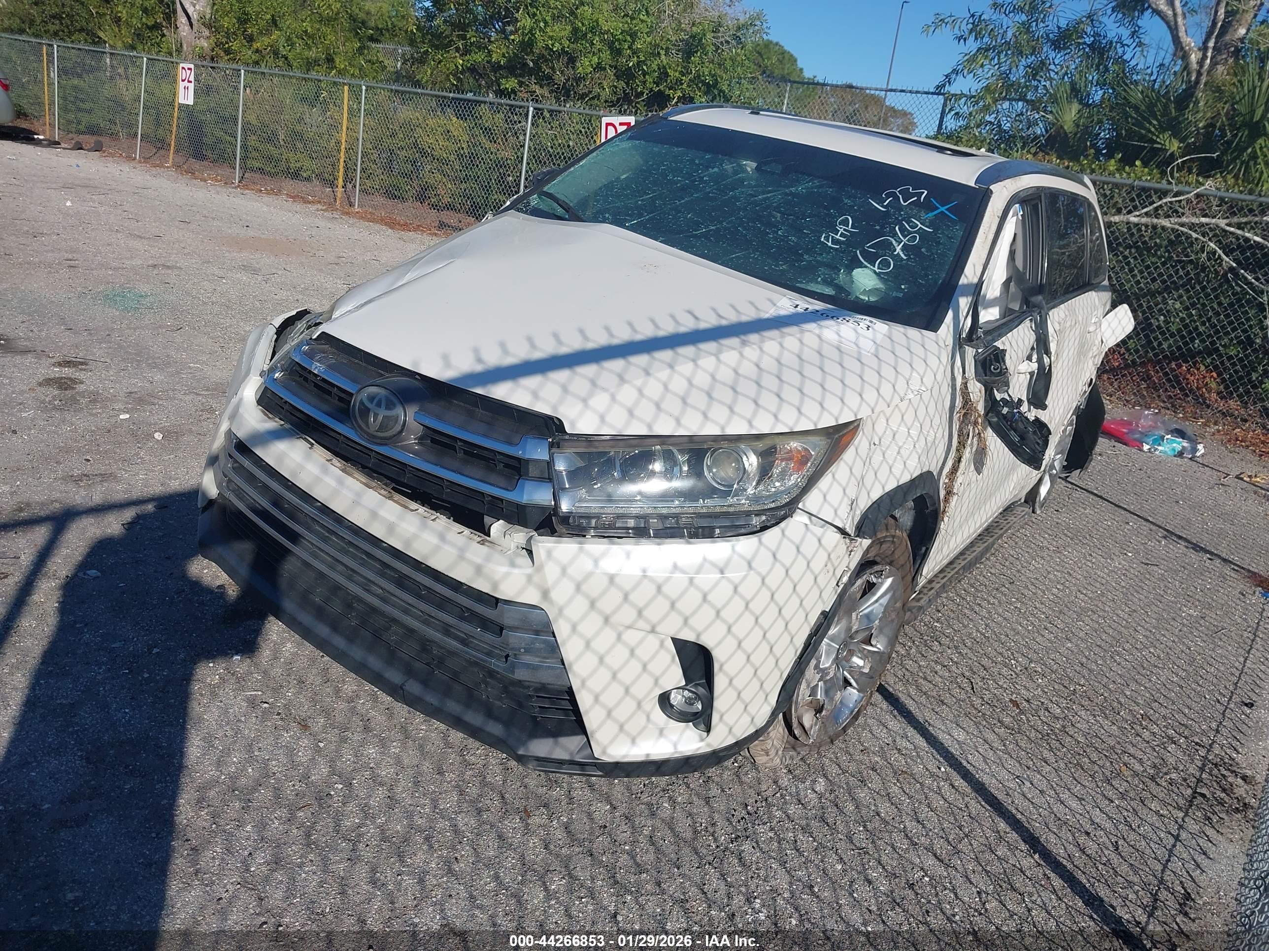 TOYOTA HIGHLANDER image 2