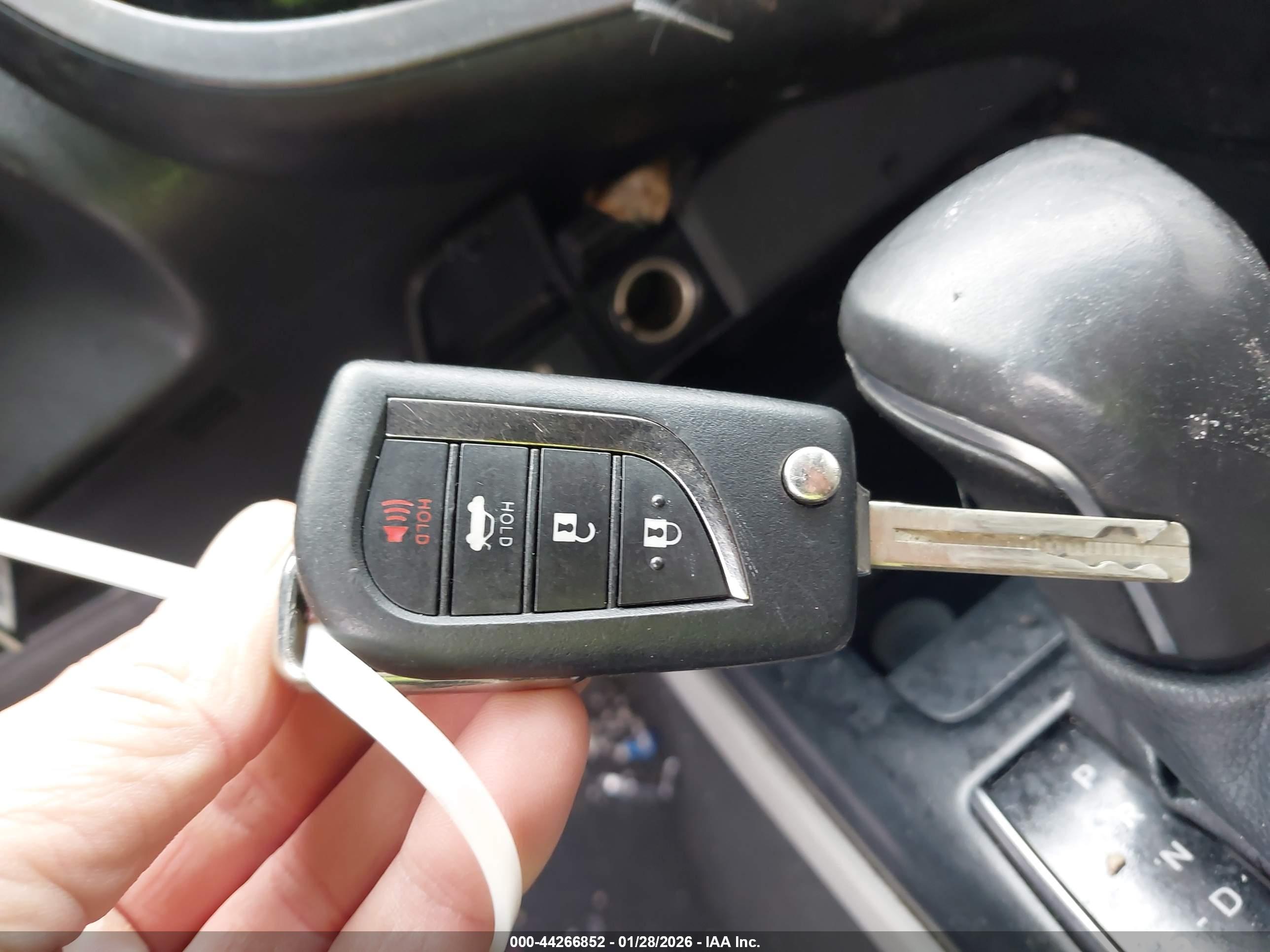 TOYOTA CAMRY image 11