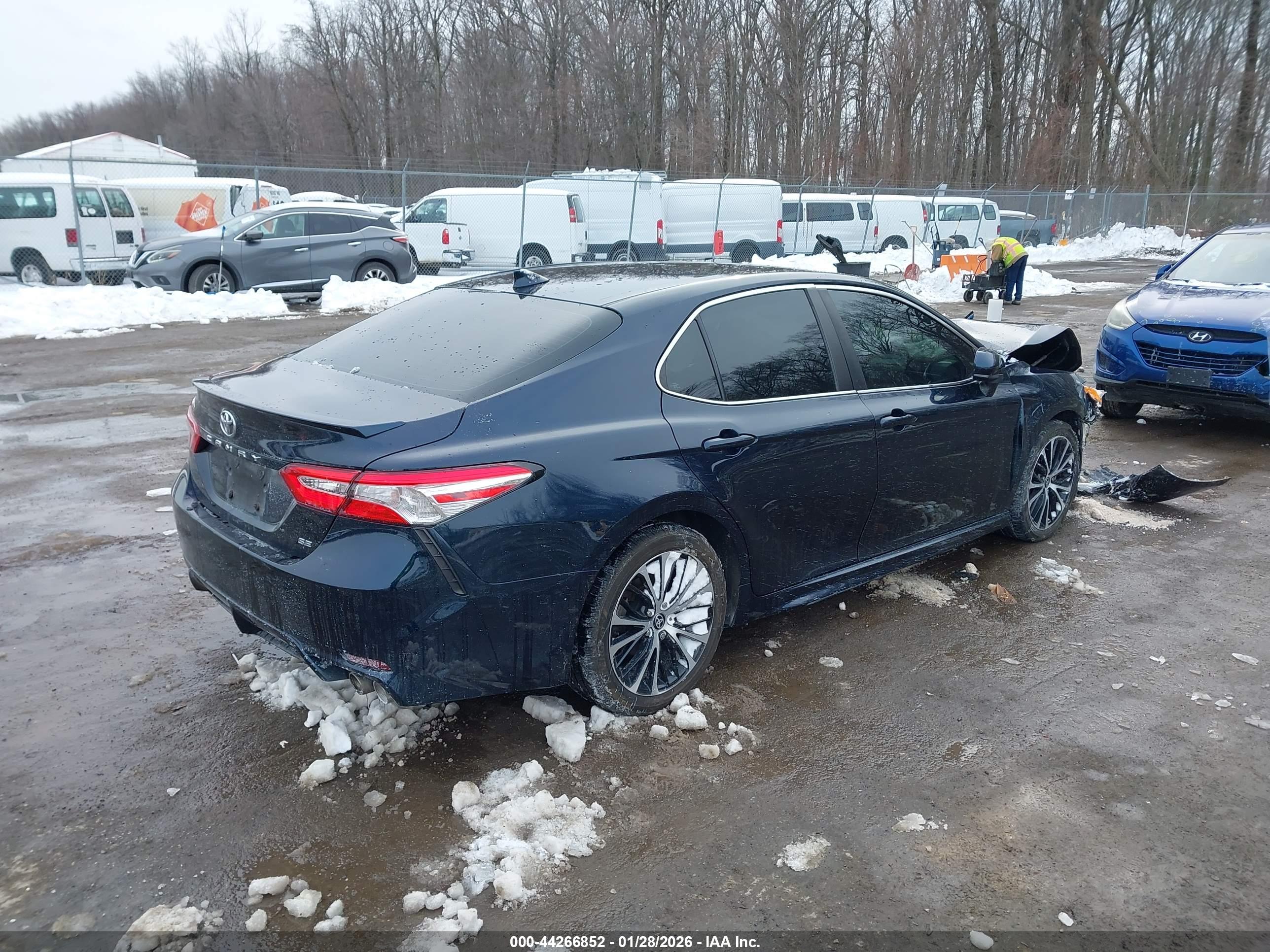 TOYOTA CAMRY image 4