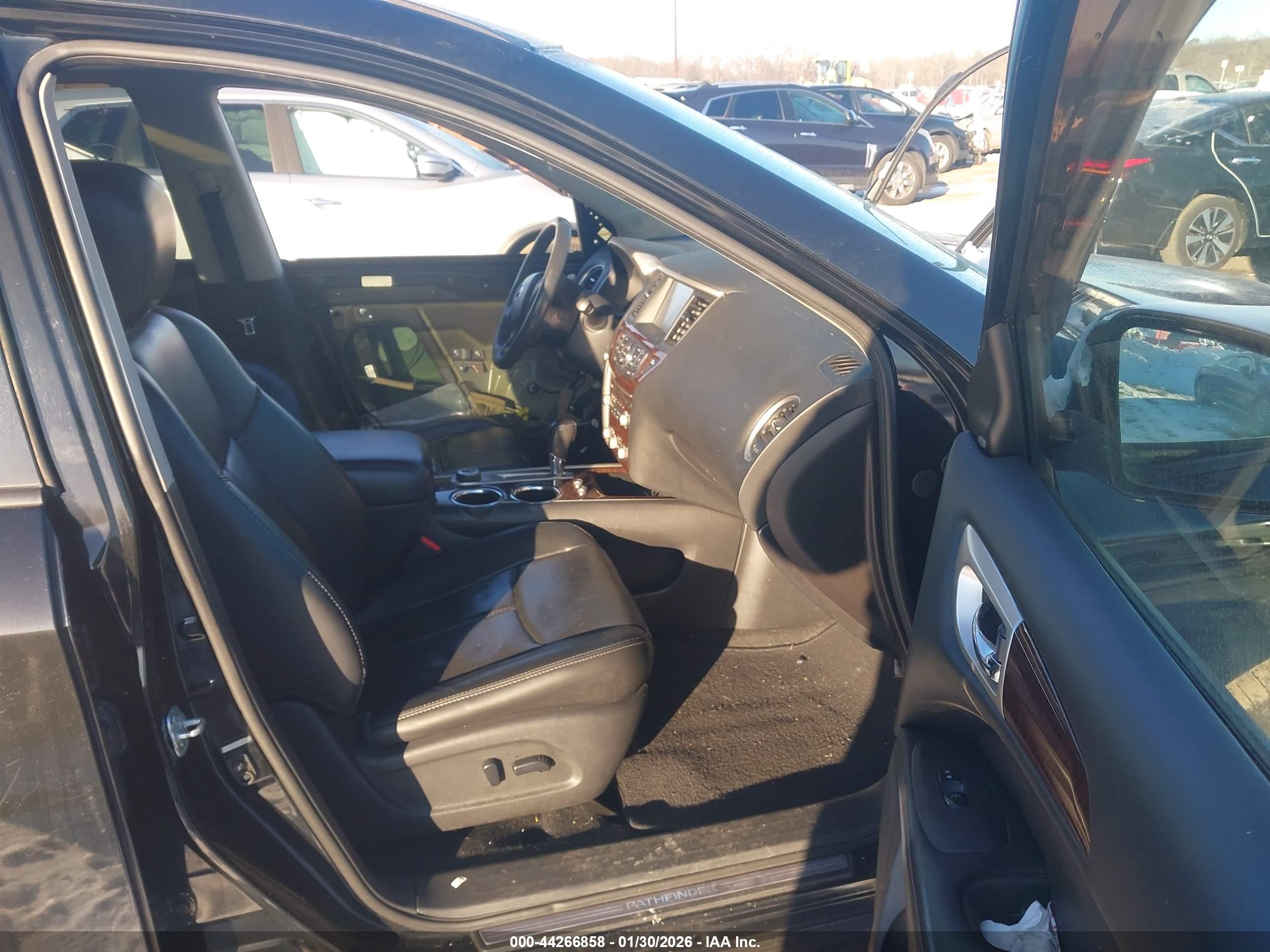 NISSAN PATHFINDER image 5
