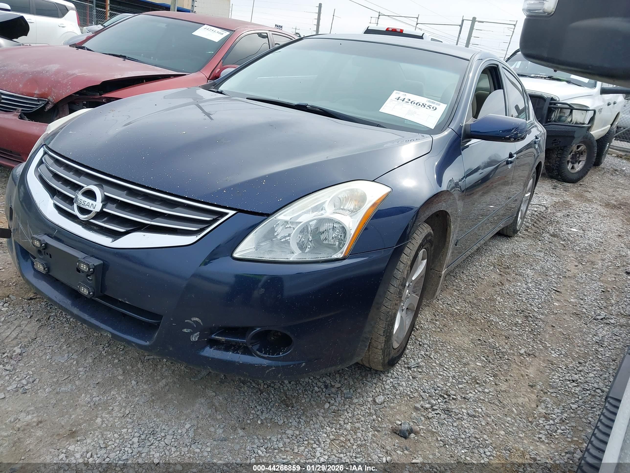 NISSAN ALTIMA image 2