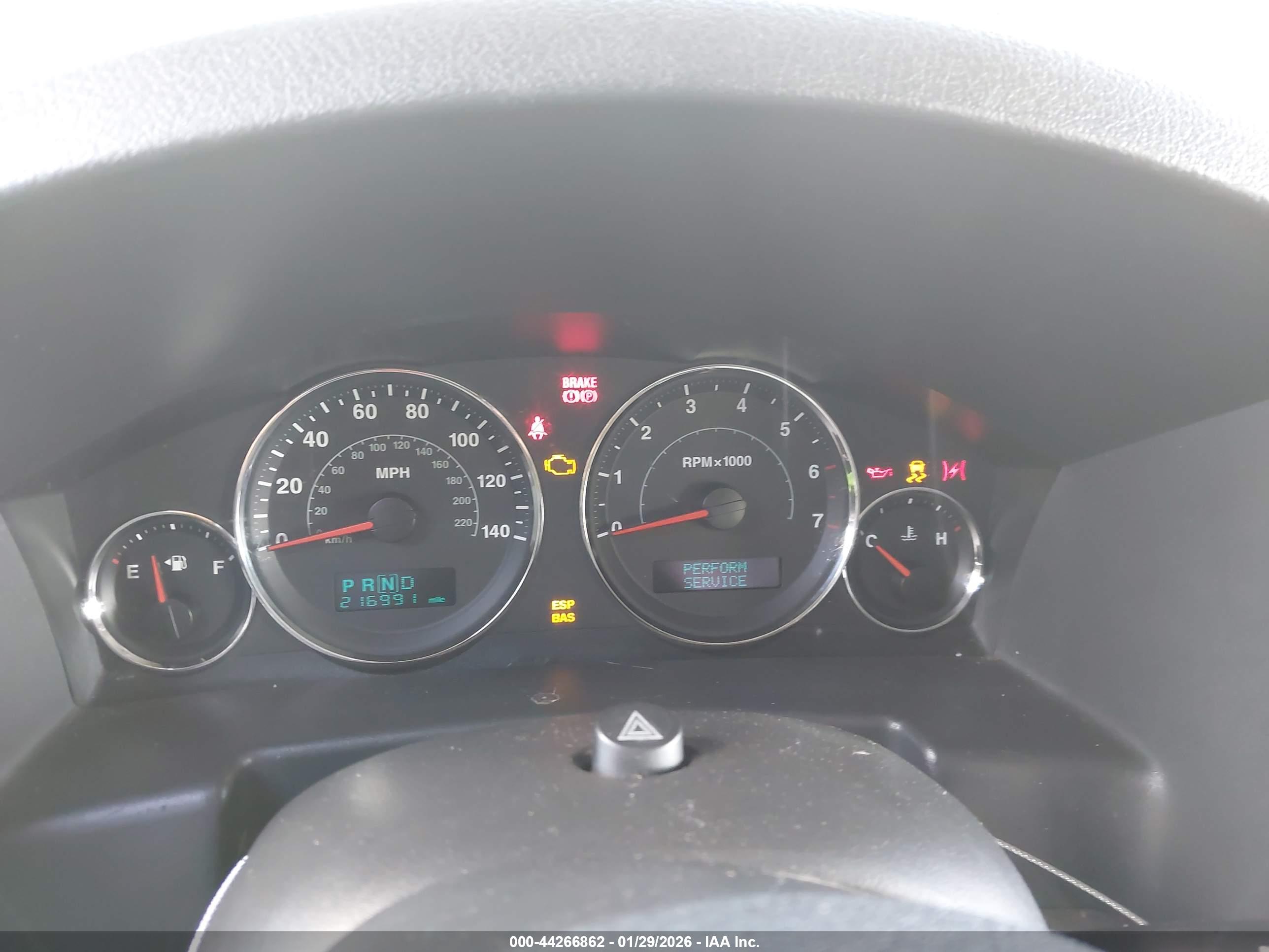 JEEP COMMANDER image 7