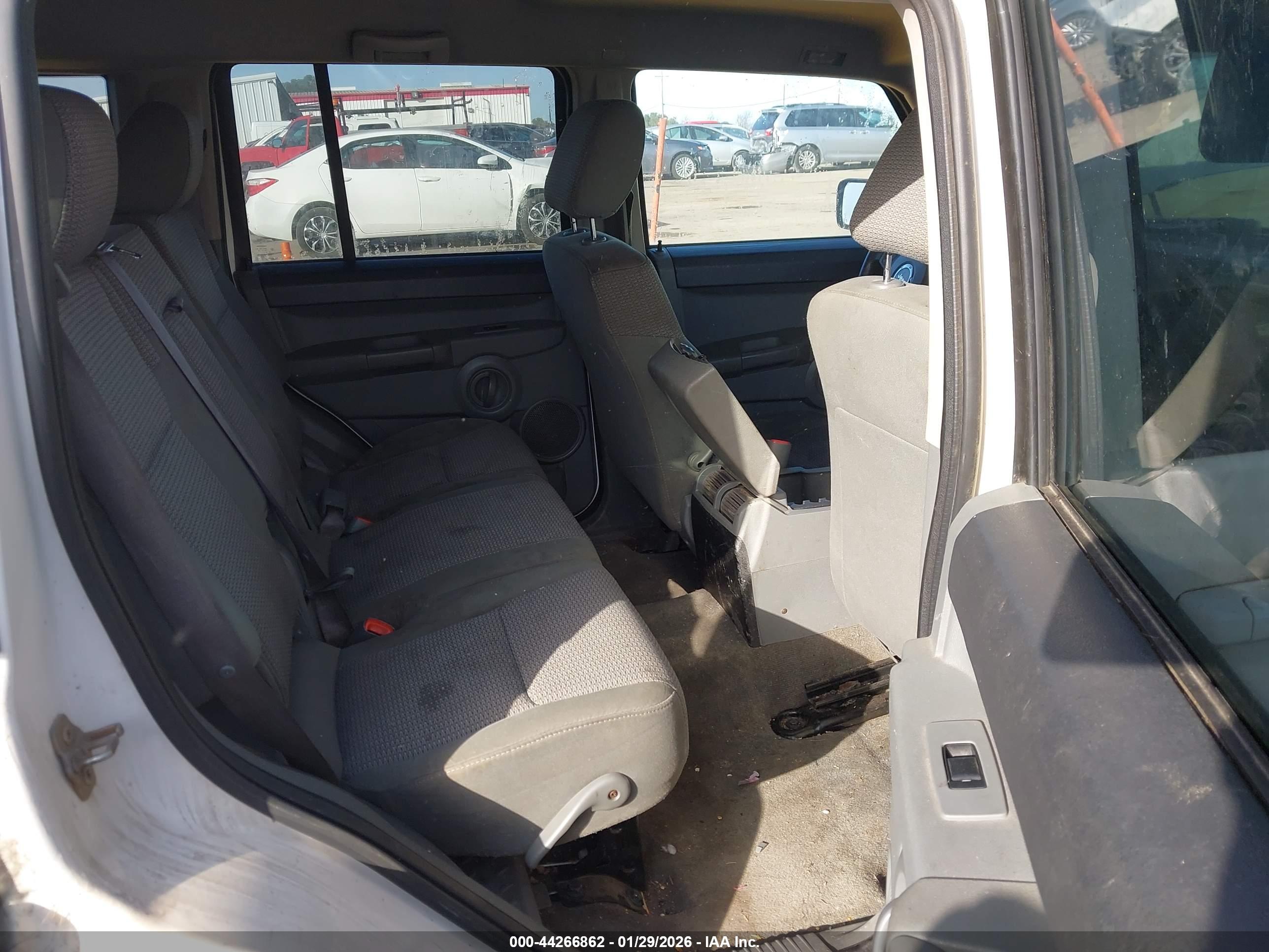 JEEP COMMANDER image 8