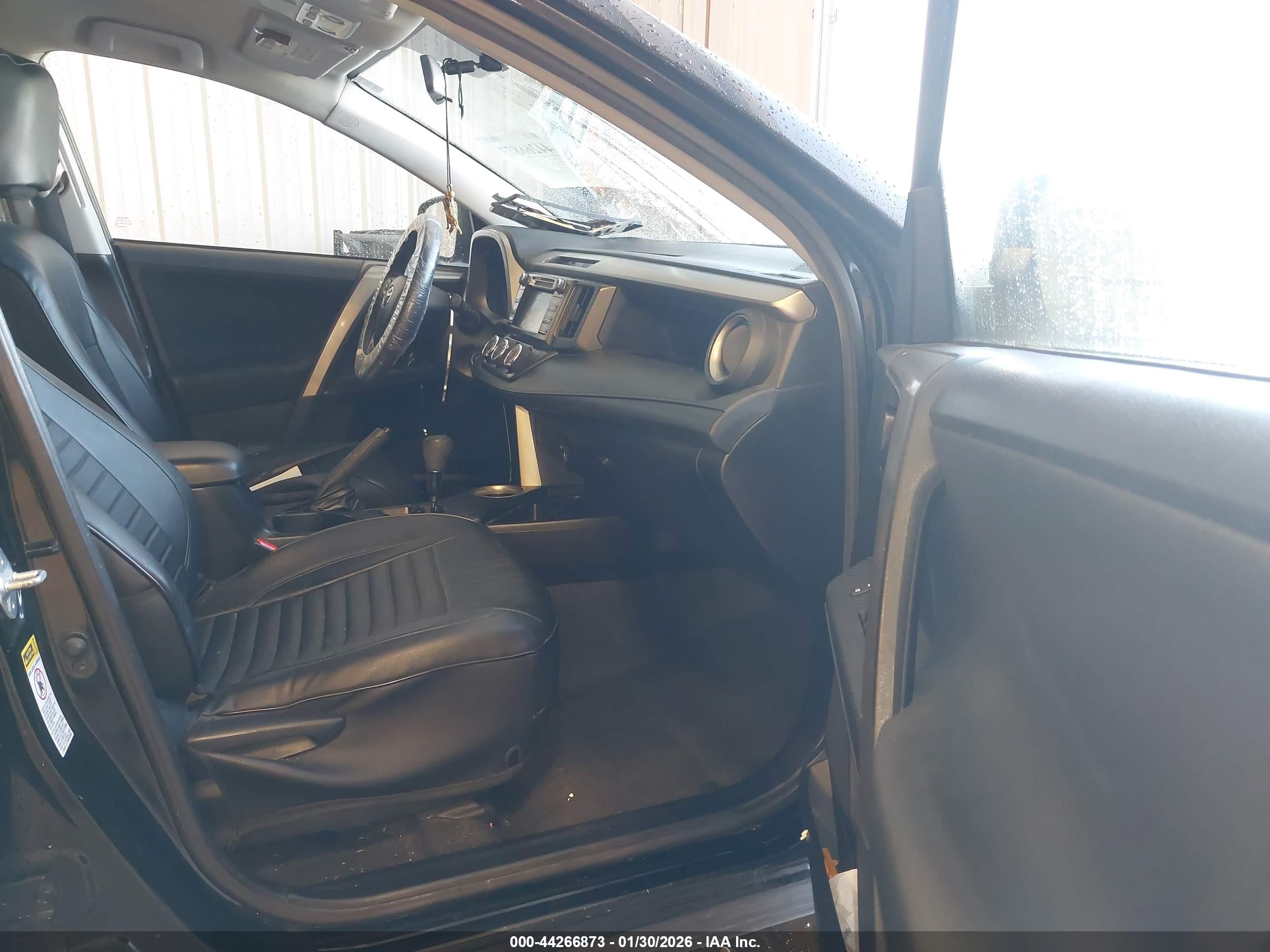 TOYOTA RAV4 image 5