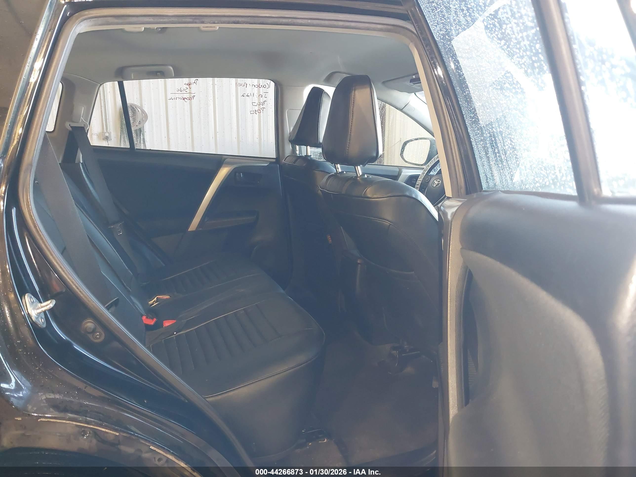 TOYOTA RAV4 image 8