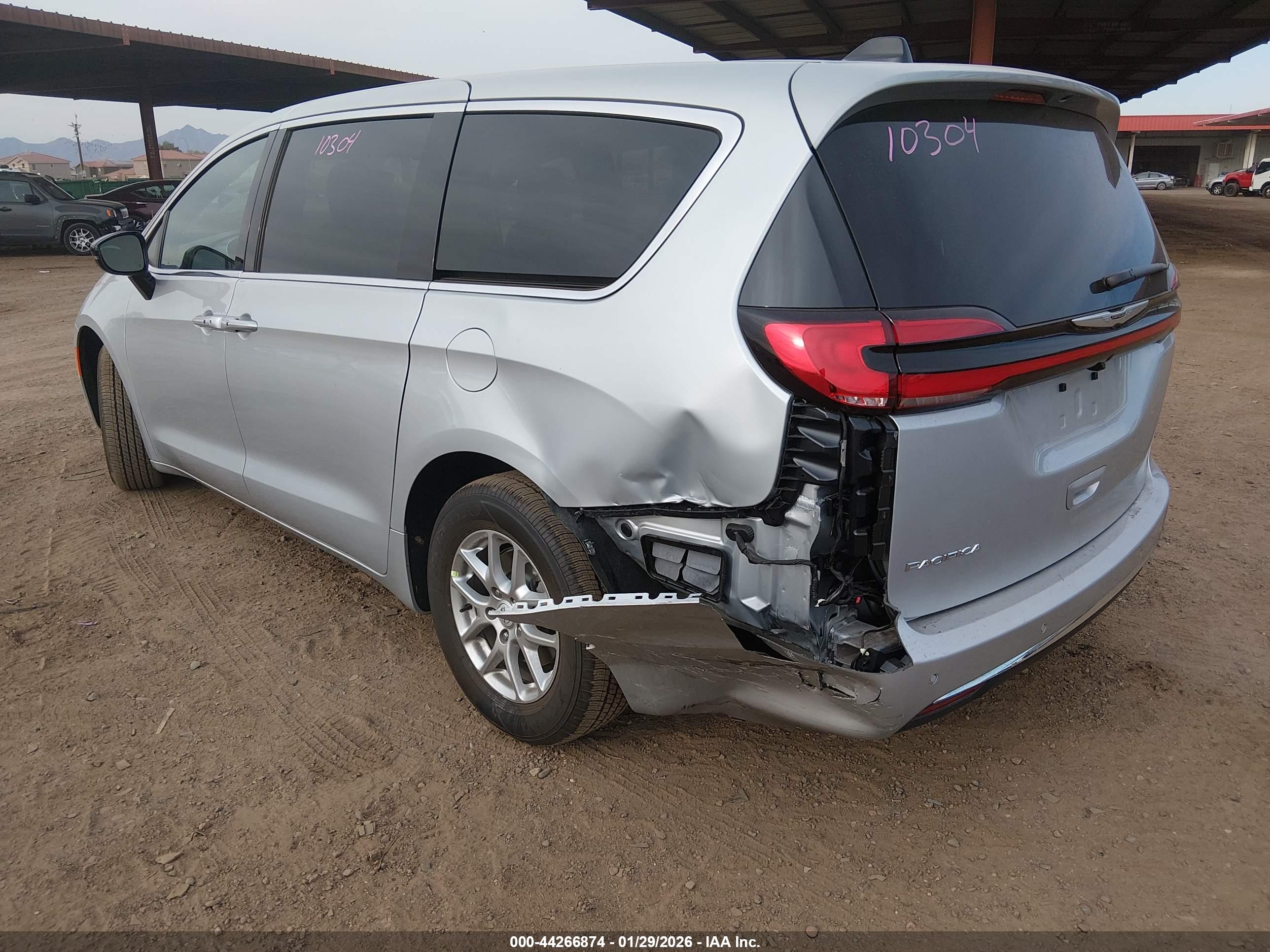 CHRYSLER PACIFICA image 3